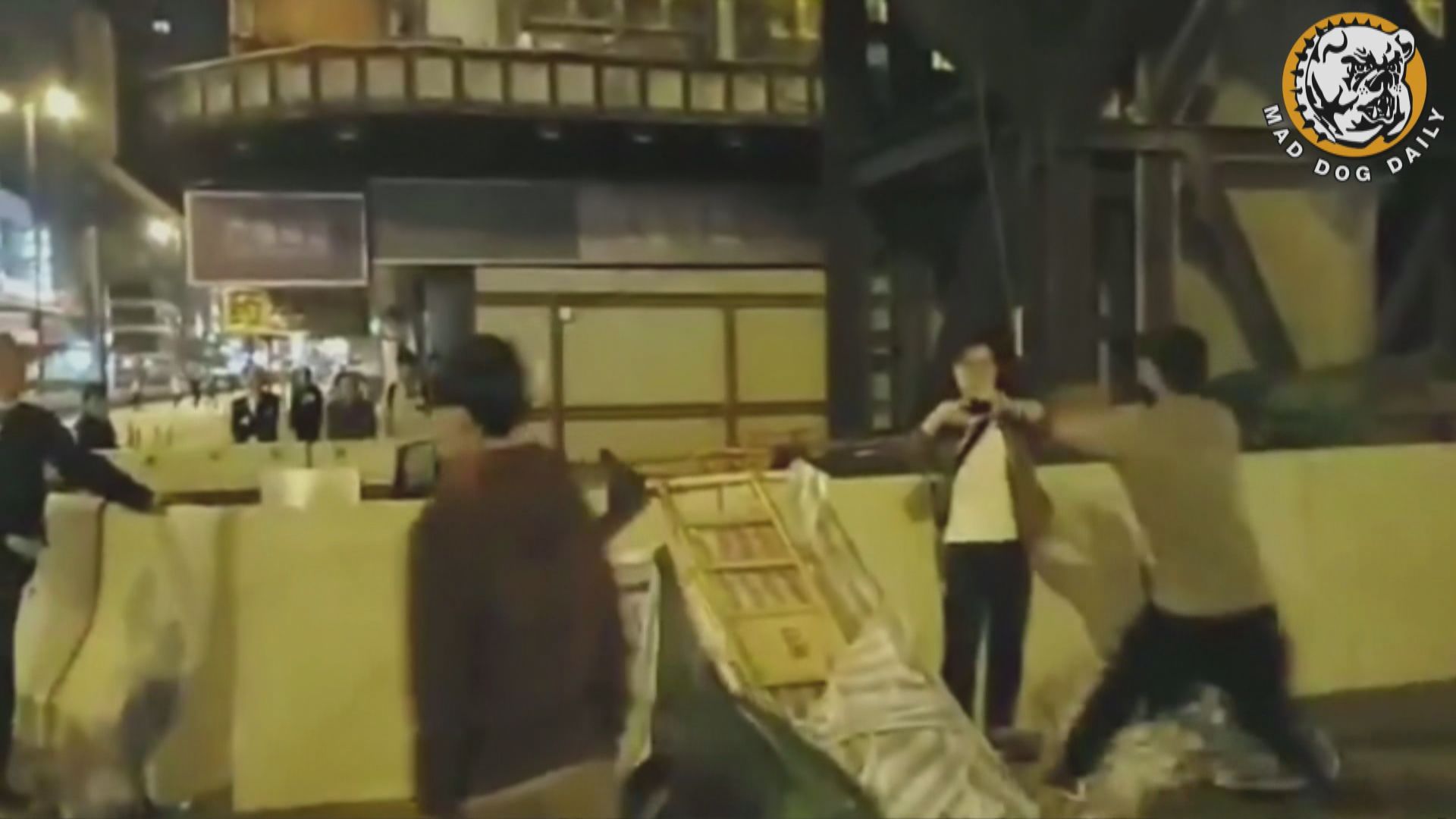 男子旺角道清路障時遇襲　警列傷人及盜竊案