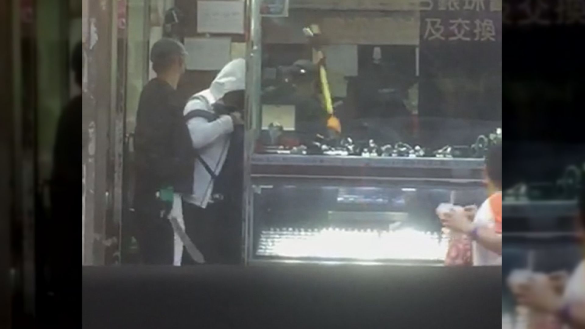 旺角一間表行被多名賊人搶劫損失一批手錶