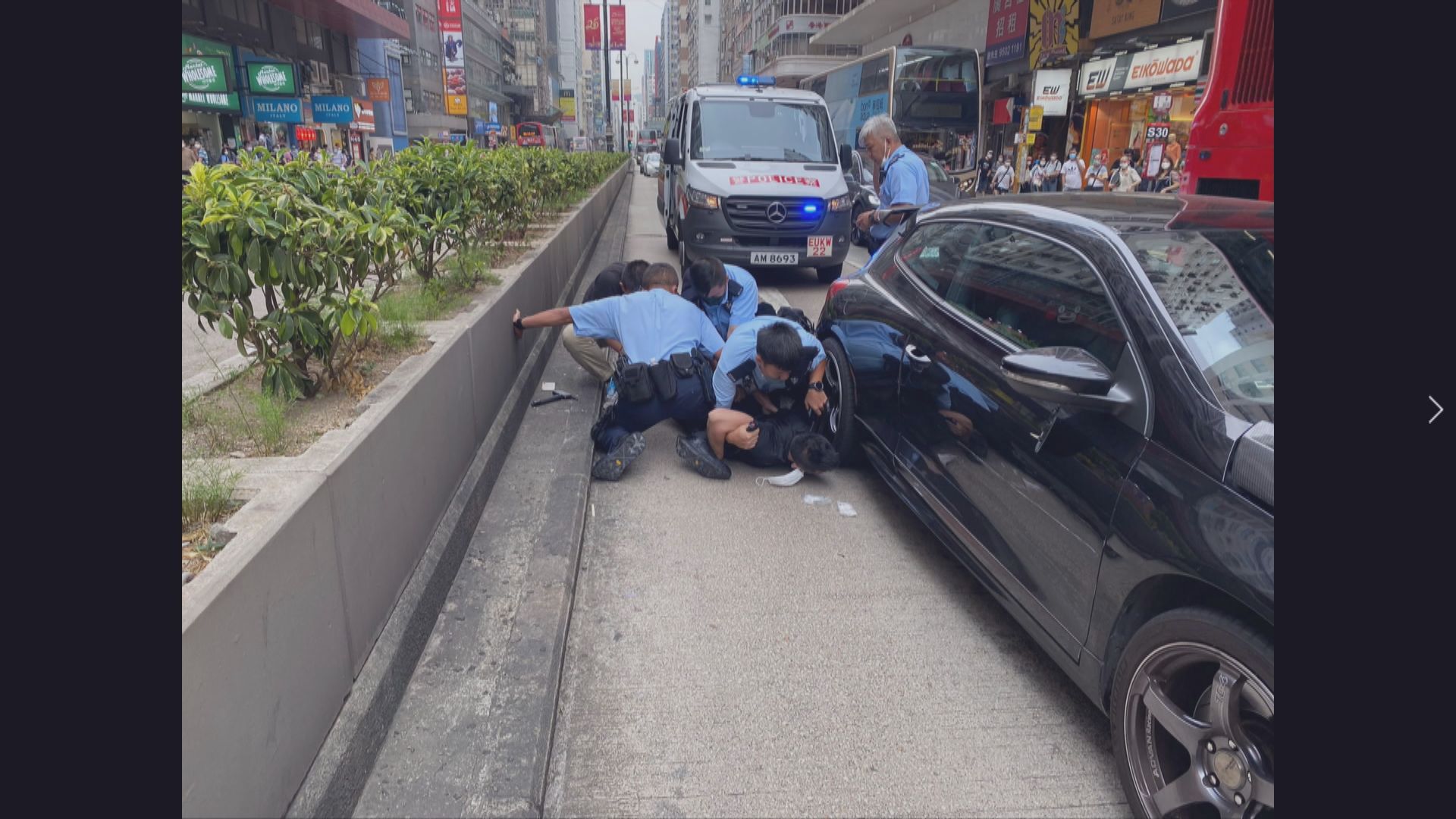 油麻地有私家車遇警截查逃走期間連撞兩車　警方搜出毒品司機被捕