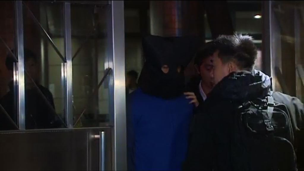 男子疑涉旺角騷亂焚燒的士被捕