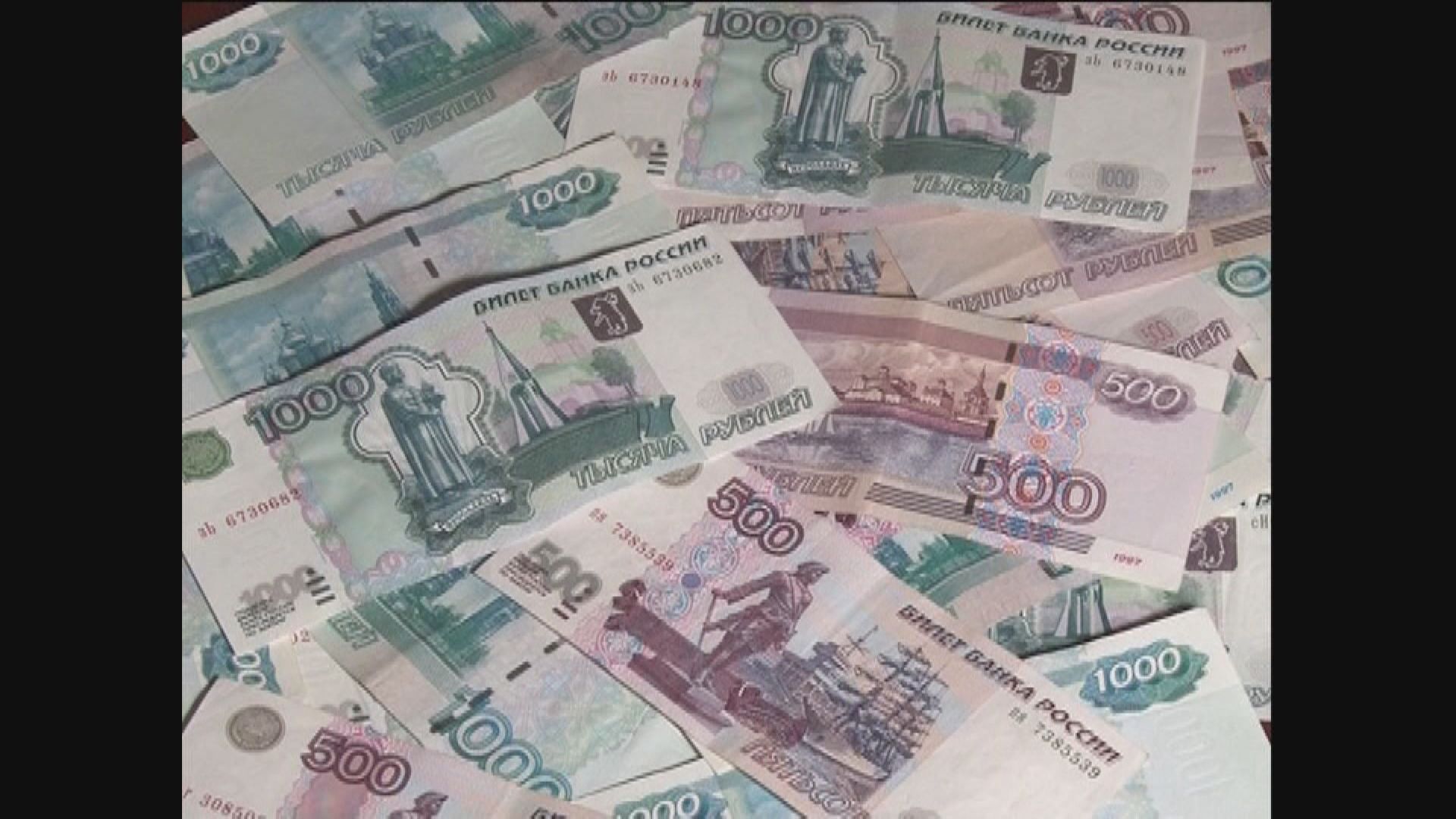 【制裁俄羅斯】盧布兌美元急挫逾四成　跌至紀錄新低