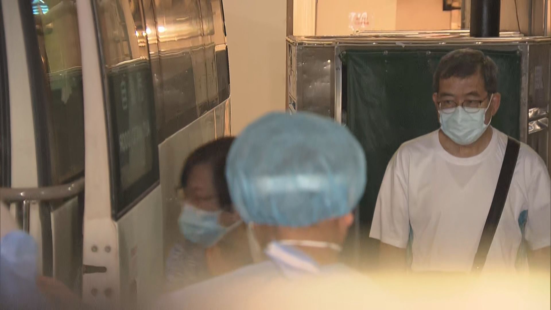 MIRROR演唱會受傷舞蹈員李啟言父母再到醫院探望兒子