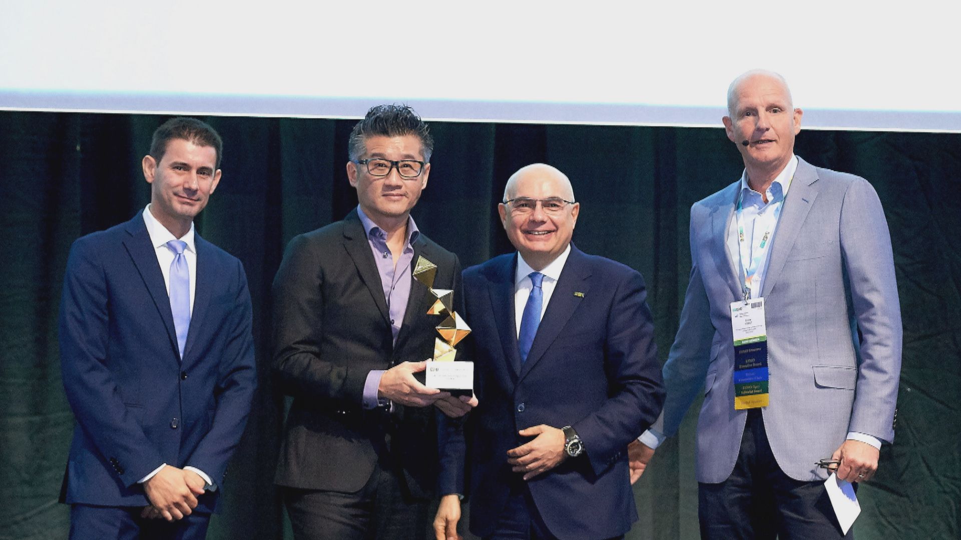 莫樹錦獲頒歐洲腫瘤學會終身成就獎