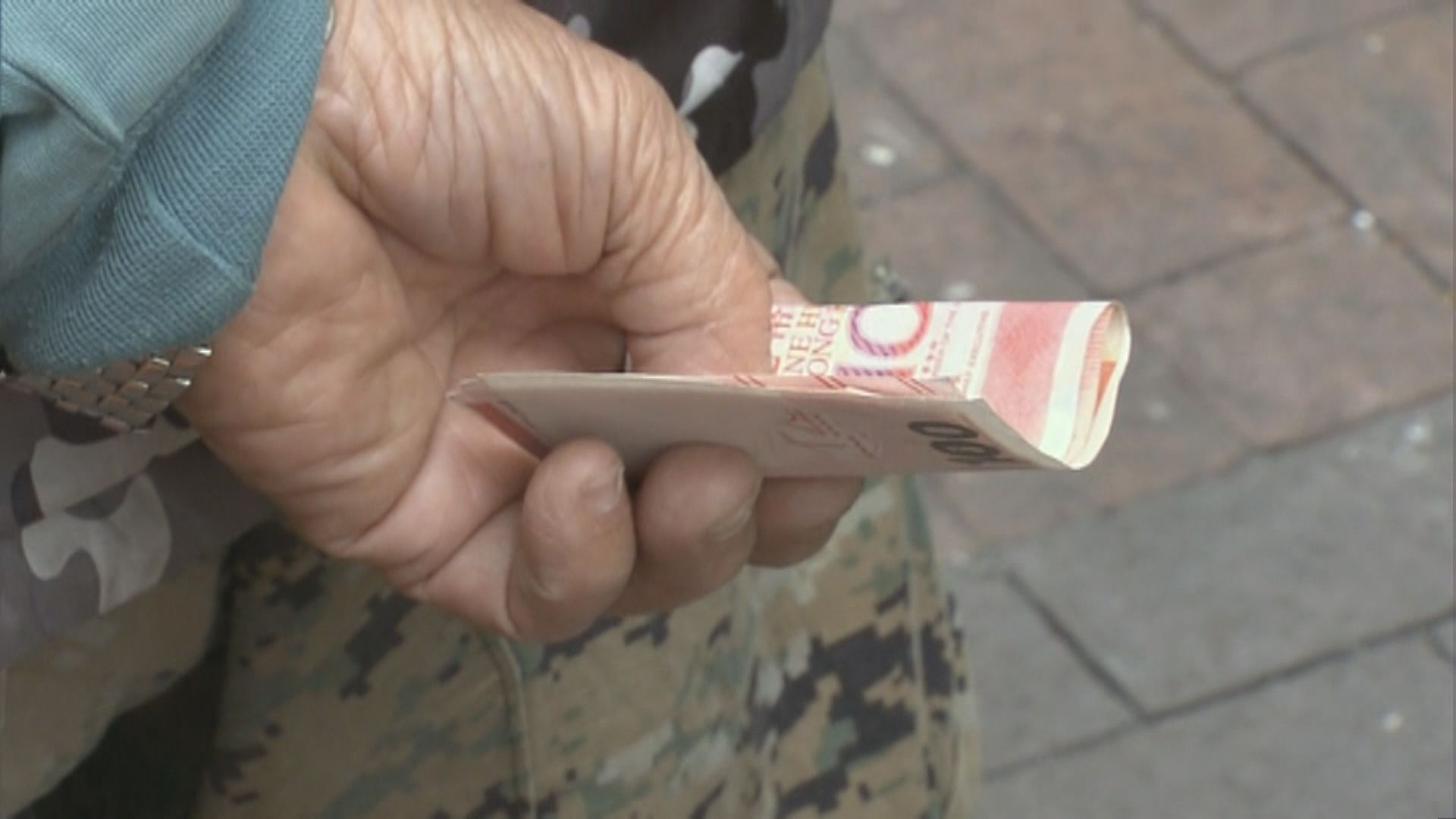 深水埗撒錢案警籲拾獲者聯絡警方