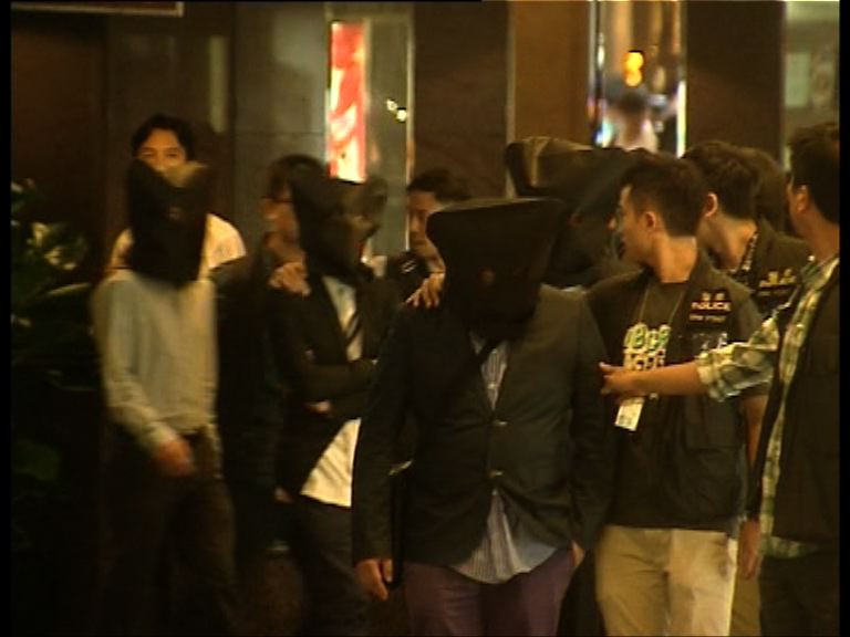 警拘11人涉騙取借貸中介費