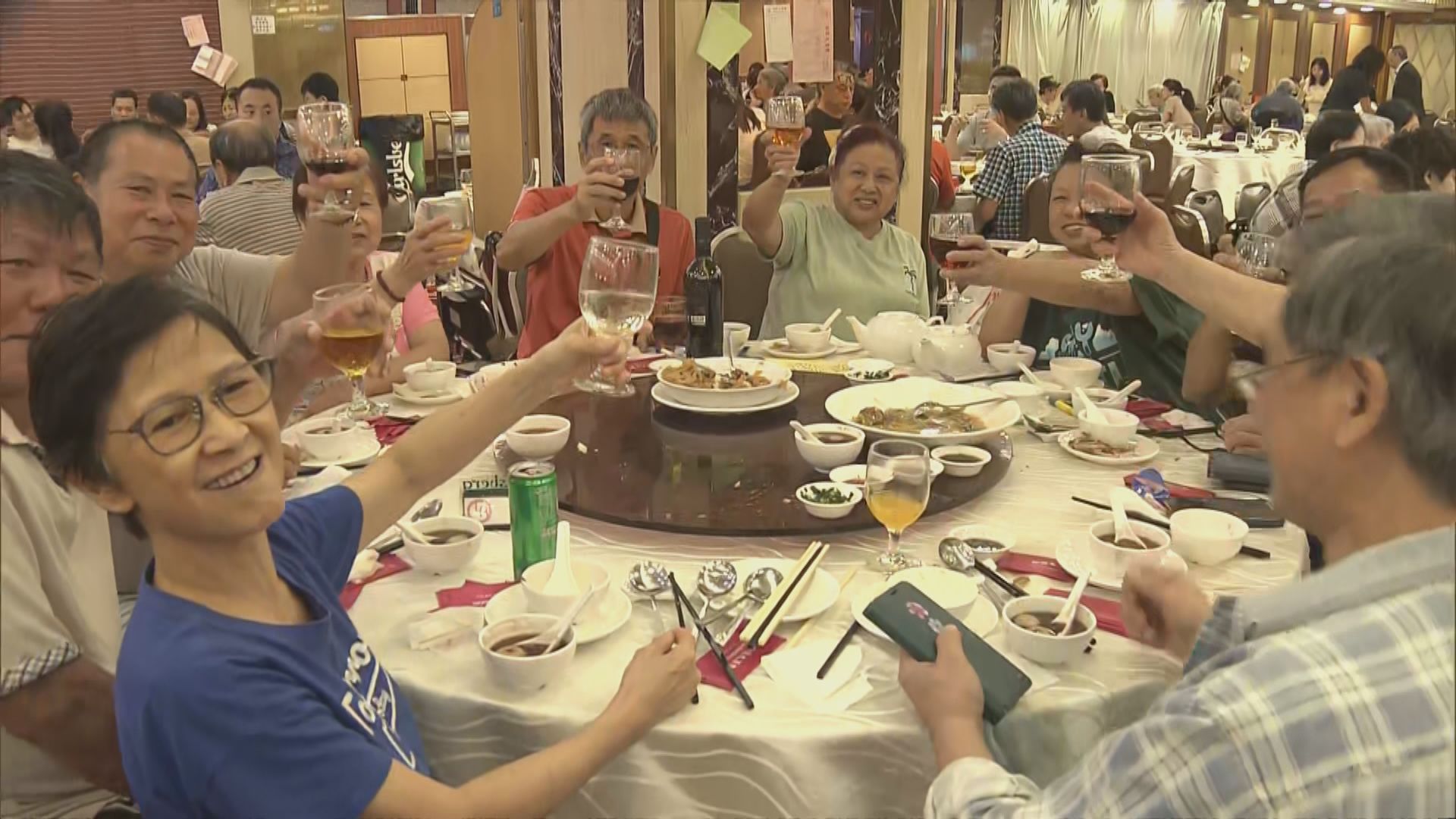 中秋節｜不少市民到酒樓晚飯做節　幾乎座無虛席