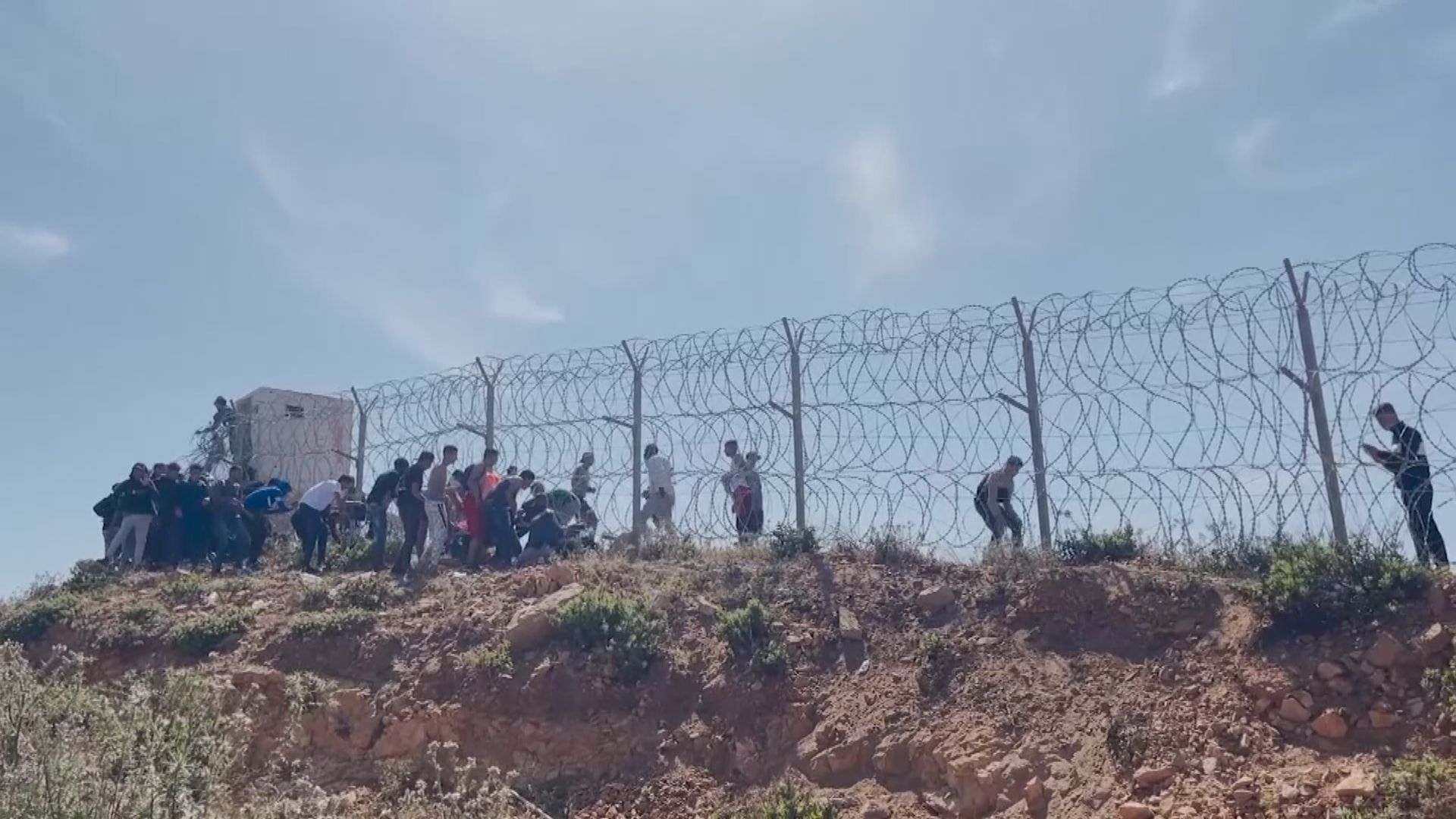 西班牙在北非屬地突現偷渡潮　摩洛哥被指放鬆邊境執法