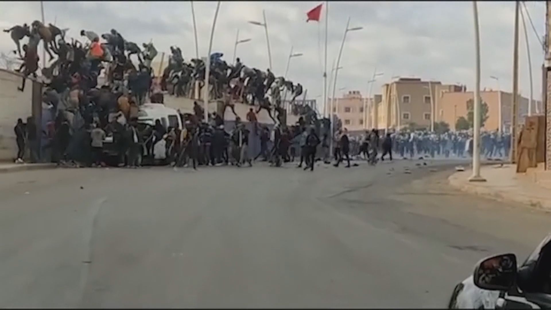 摩洛哥民眾越境到西班牙屬地　人踩人事故至少23死亡