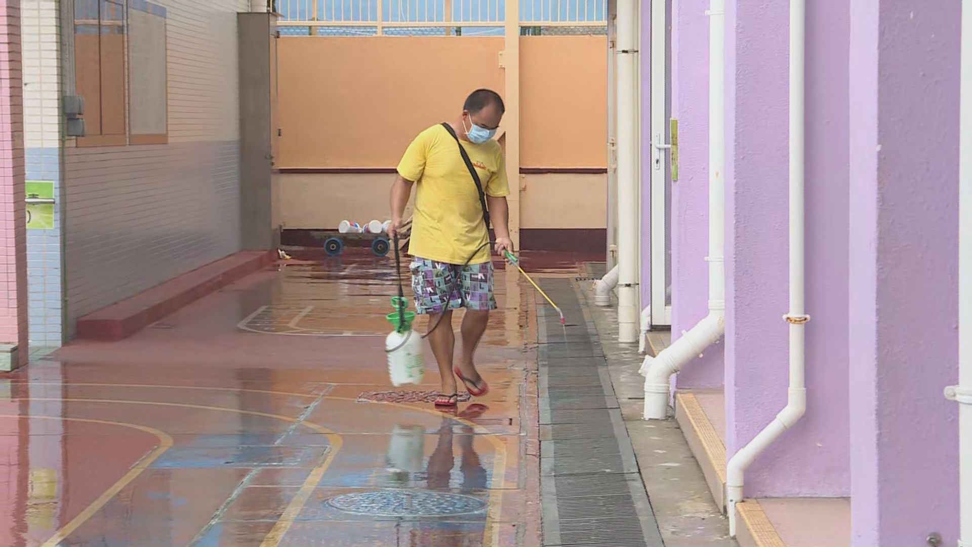 長洲學校開學前加強滅蚊