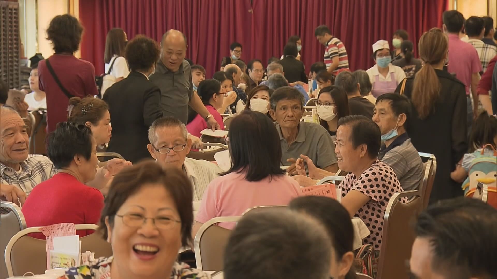 食肆放寬每枱人數　母親節一家外出慶祝