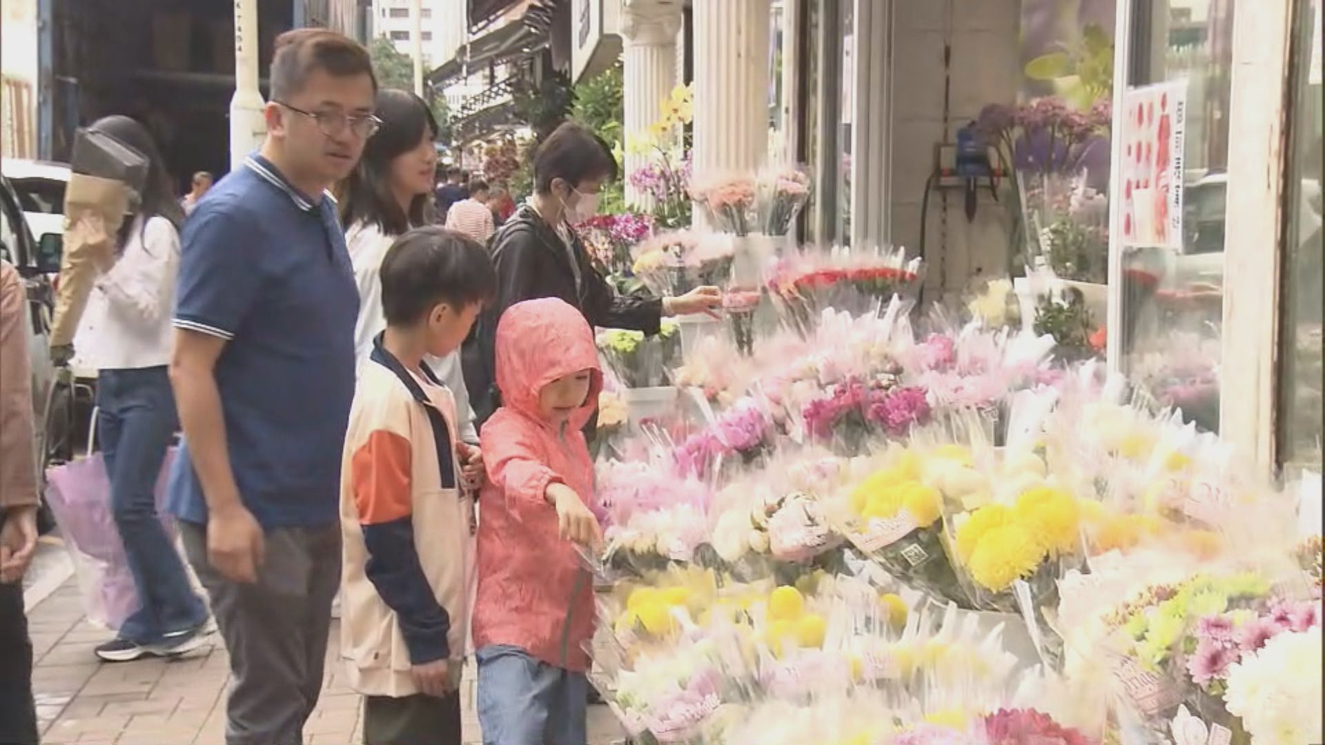 母親節｜市民到花墟買花送贈母親　花店不減價促銷改與蛋糕店等合作吸客