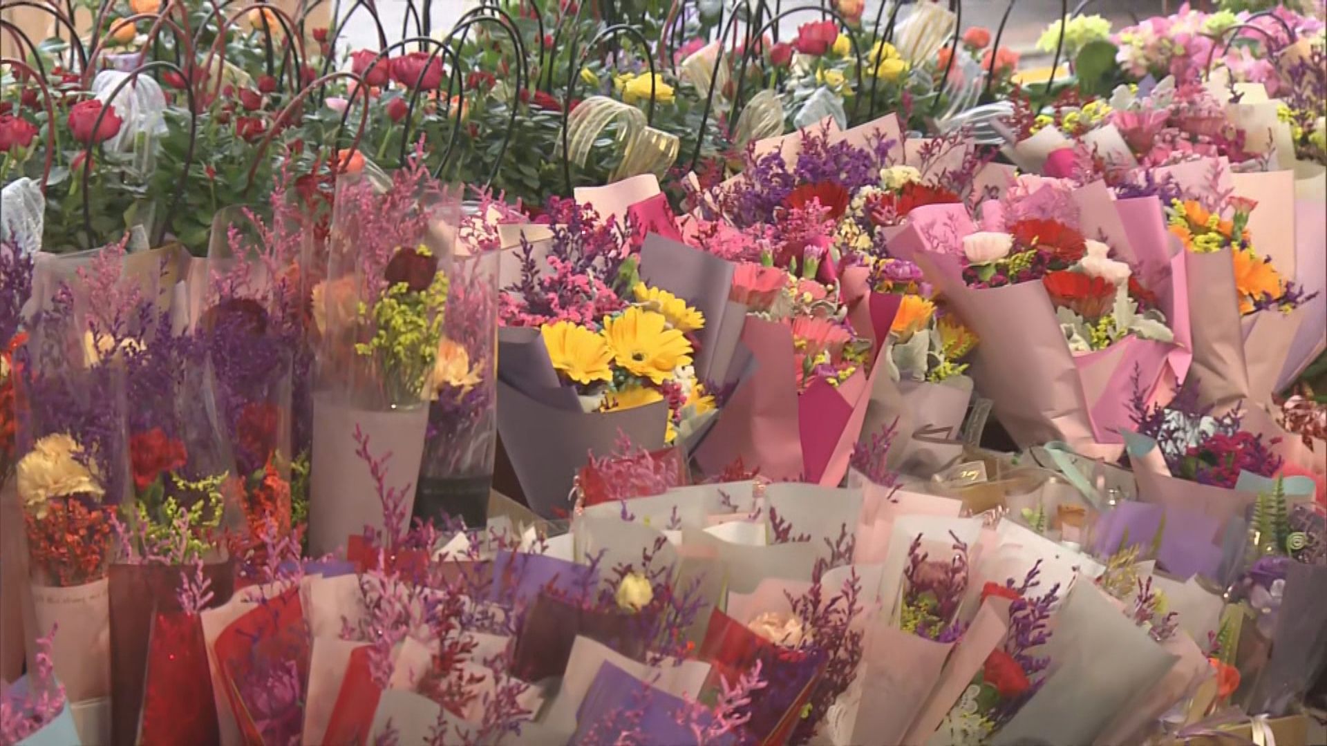 母親節不少人到花墟買花 酒樓負責人稱早午生意額較疫情前多一成