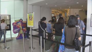 全港戲院日戲票中午12時開售 部分戲院現人龍