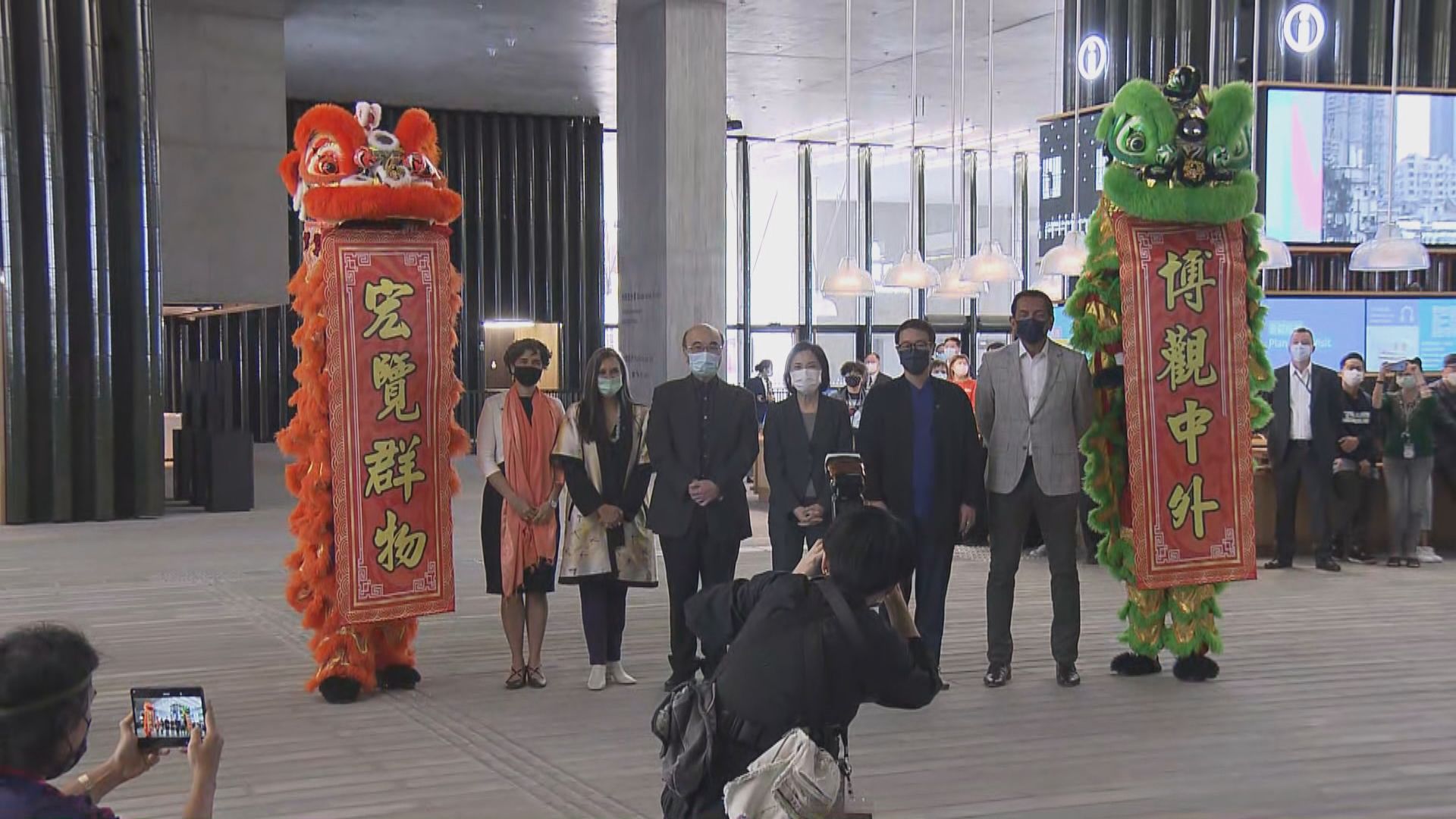 M+博物館正式開放　有參觀者入場支持本地文化