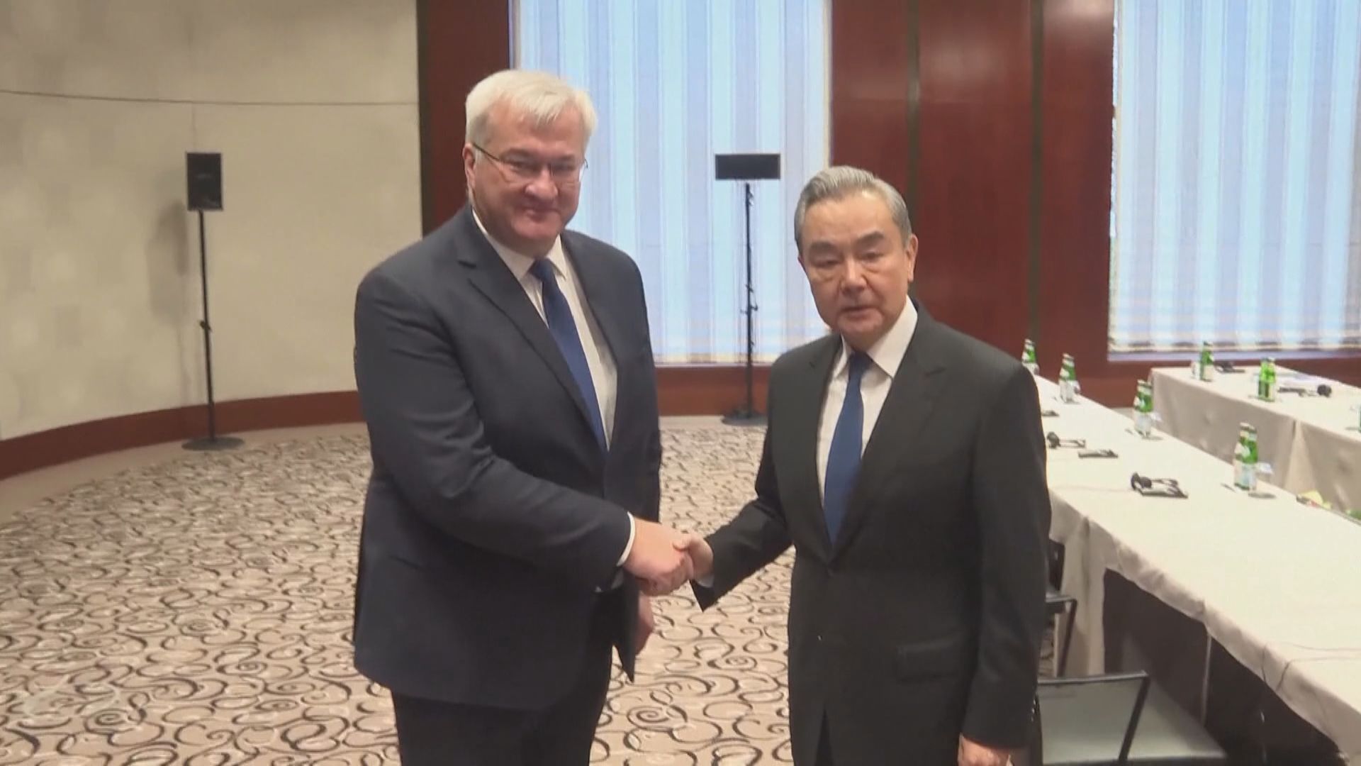 王毅會見瑟比加　稱中方願為烏克蘭危機發揮建設性作用