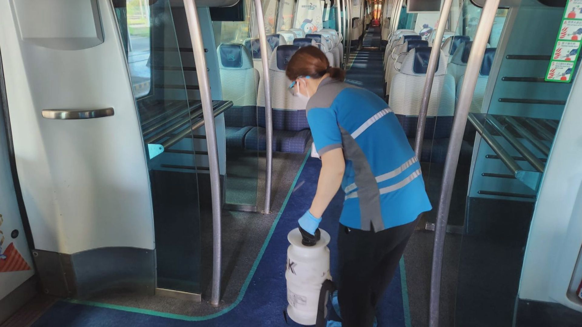 港鐵加強清潔車廂 預防外地輸入蝨患