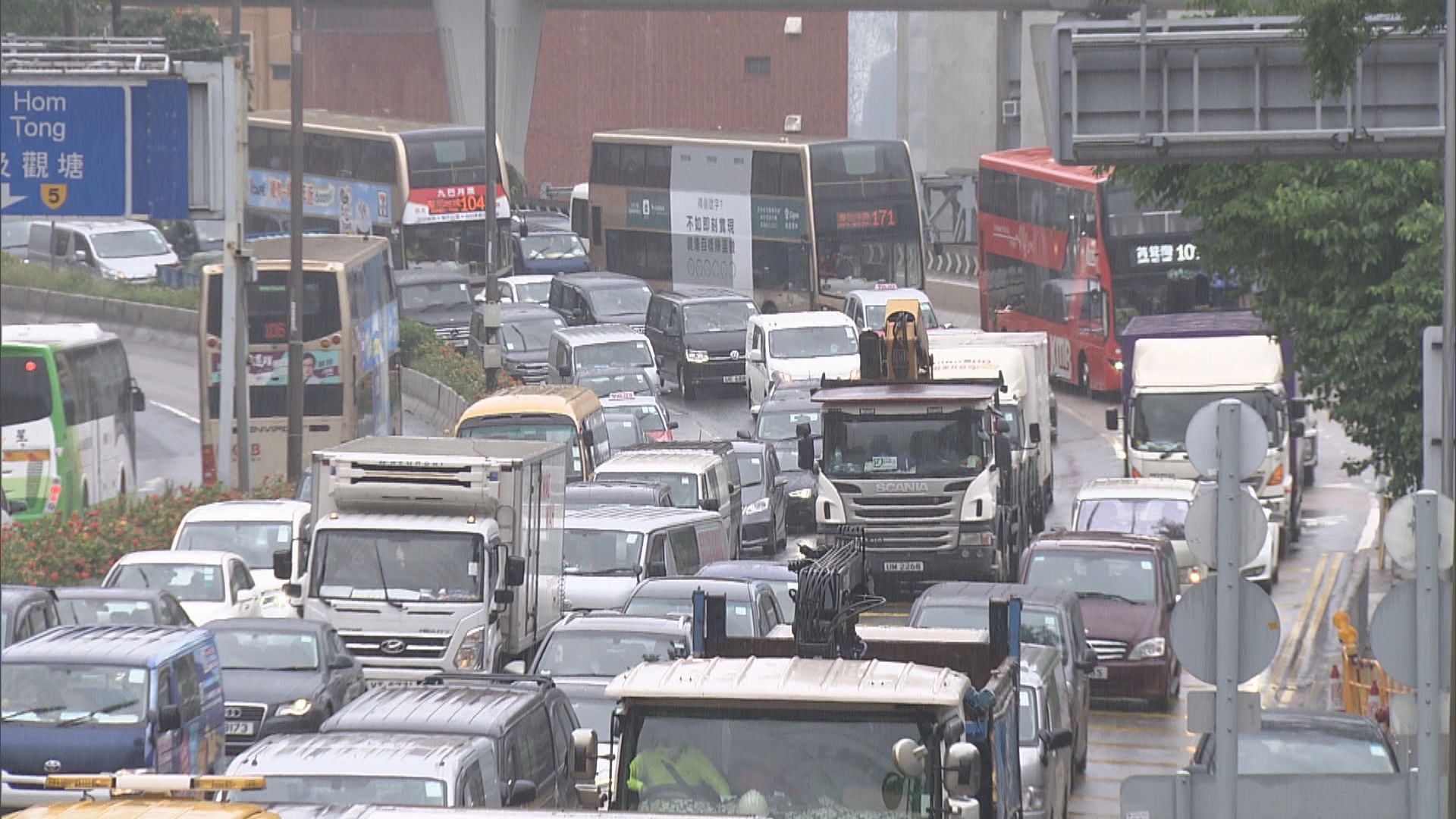 紅隧口巴士站候車乘客較通車前大減