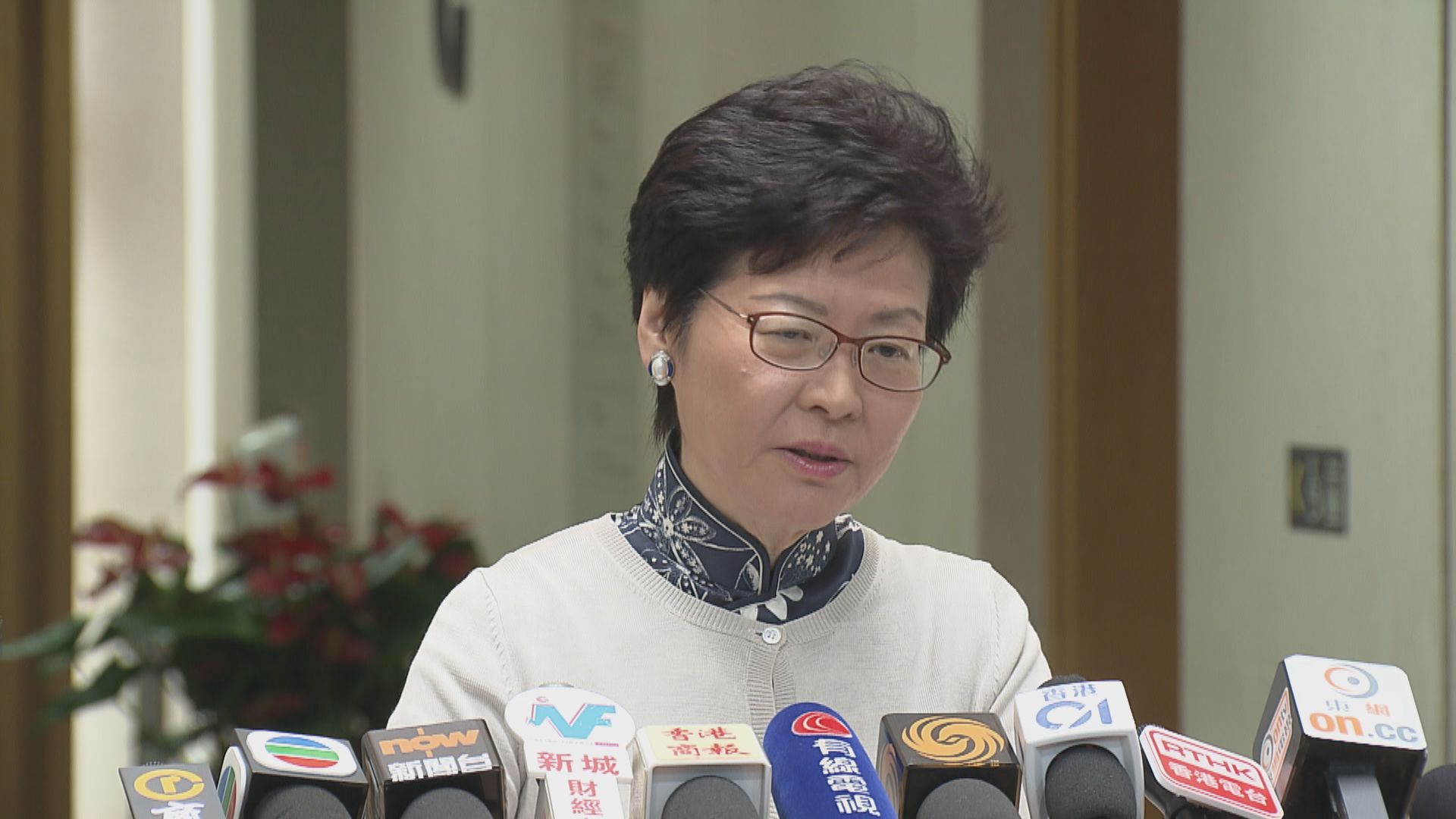 林鄭籲僱主體諒遲到員工