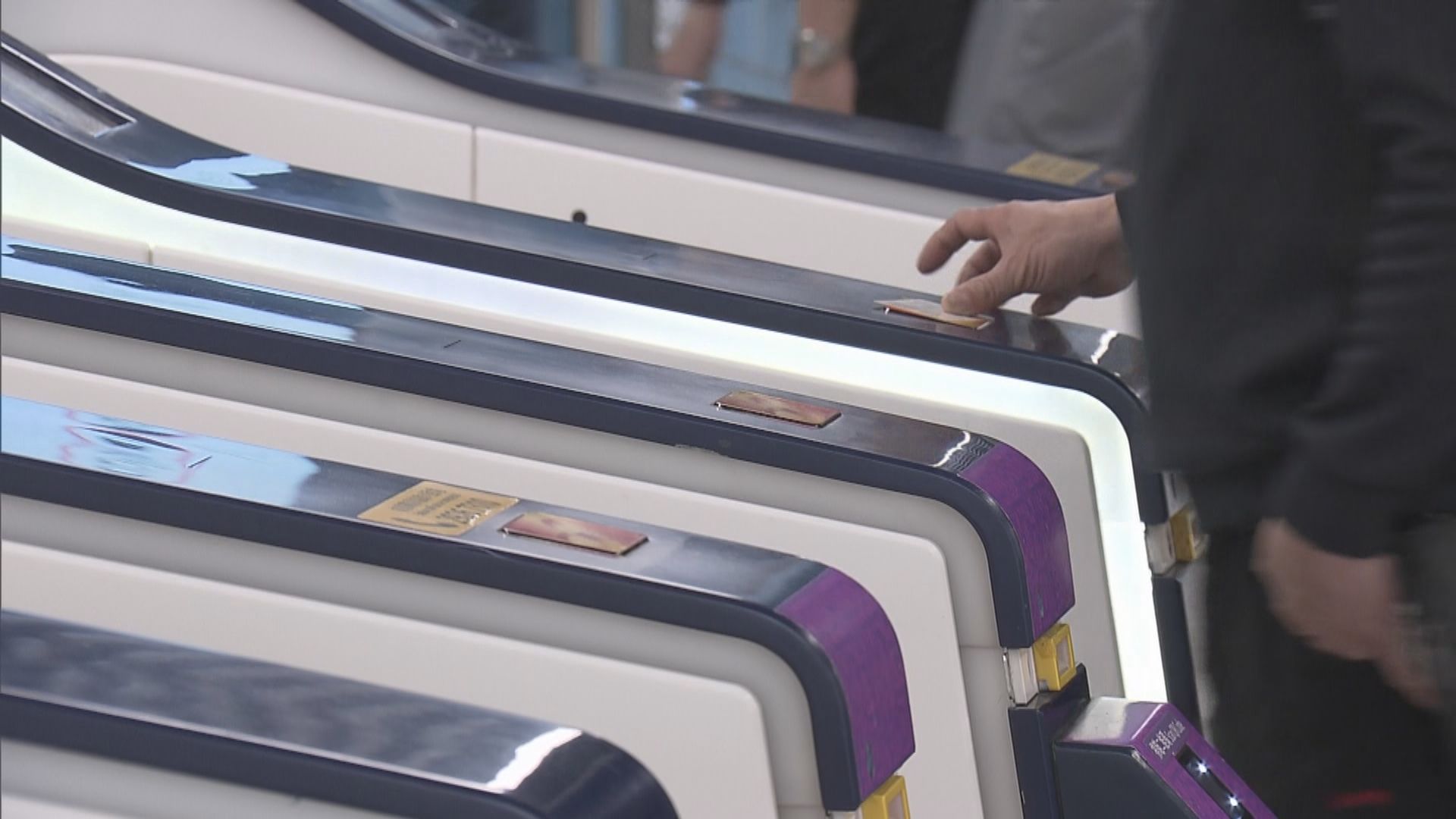 港鐵一連兩日車費半價