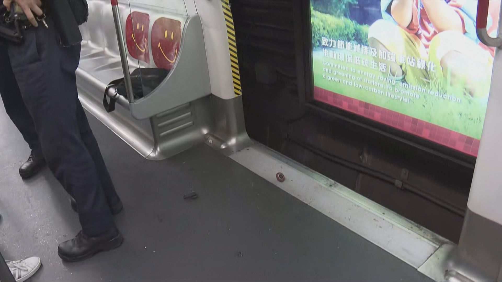 港鐵銅鑼灣站列車車門飛脫　灣仔至鰂魚涌站服務暫停