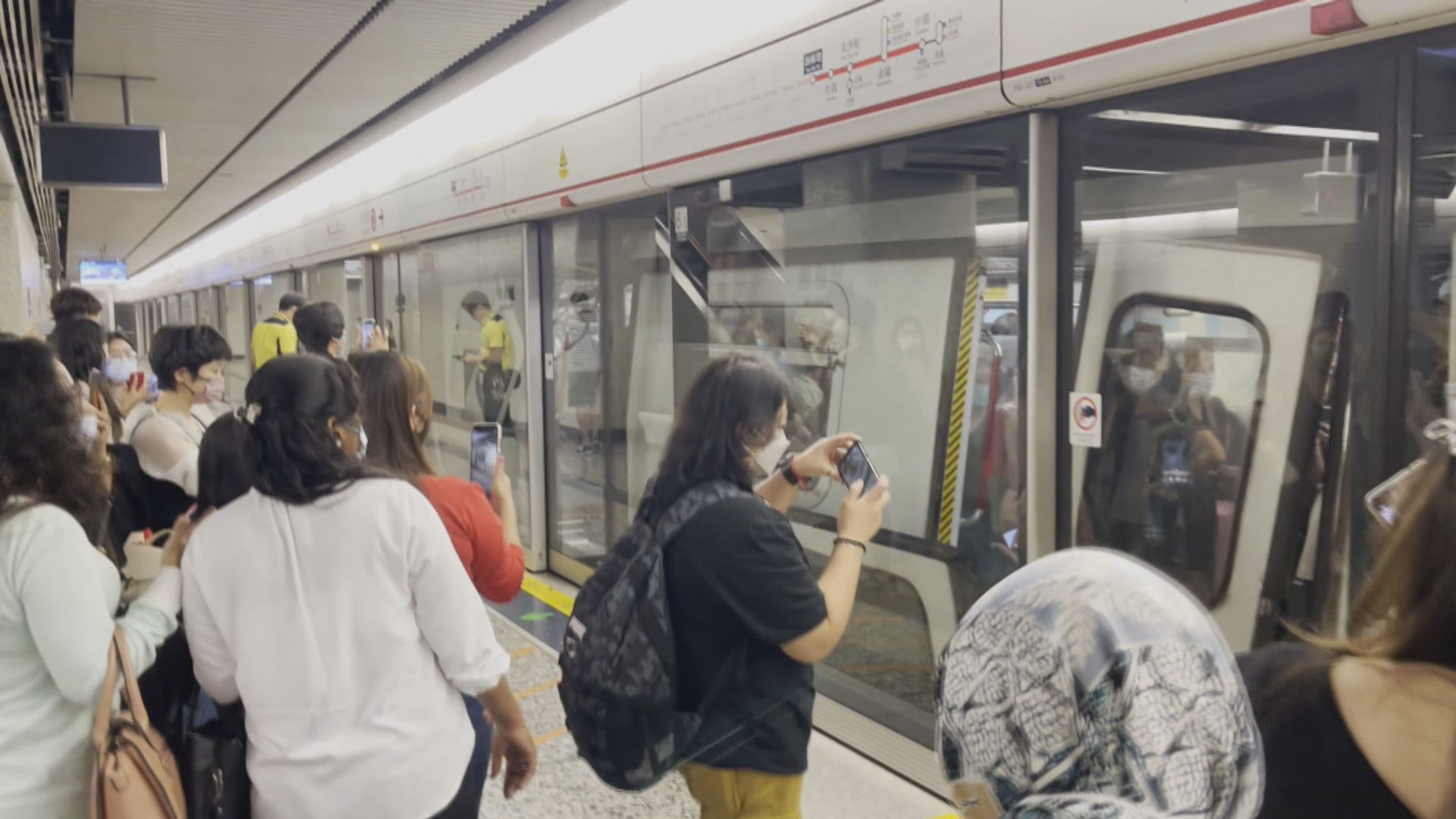 油麻地站甩門事故　固定金屬護欄組件腐蝕導致移位