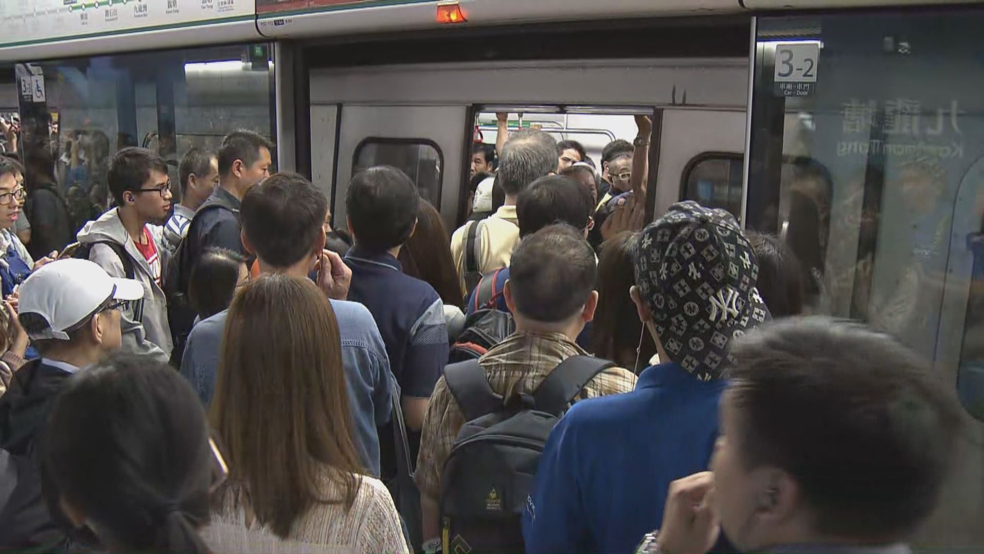 港鐵：只有二百輛接駁巴士不足應付四綫故障