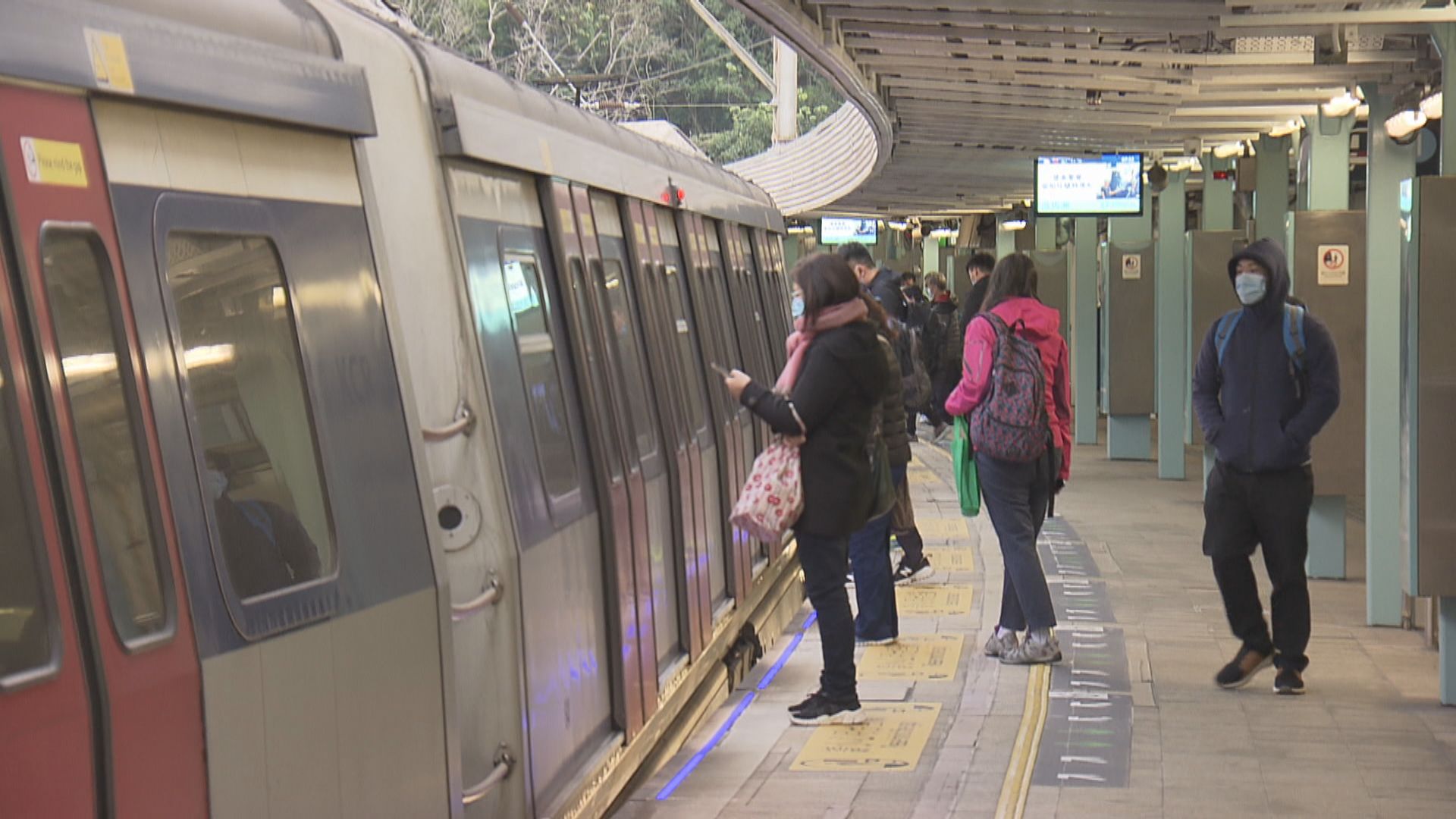 港鐵周五起加密九條路綫非繁忙時間班次