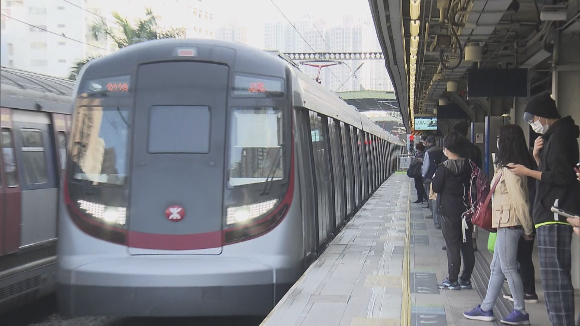 東鐵綫9卡列車旺角東站機件故障　服務一度受阻