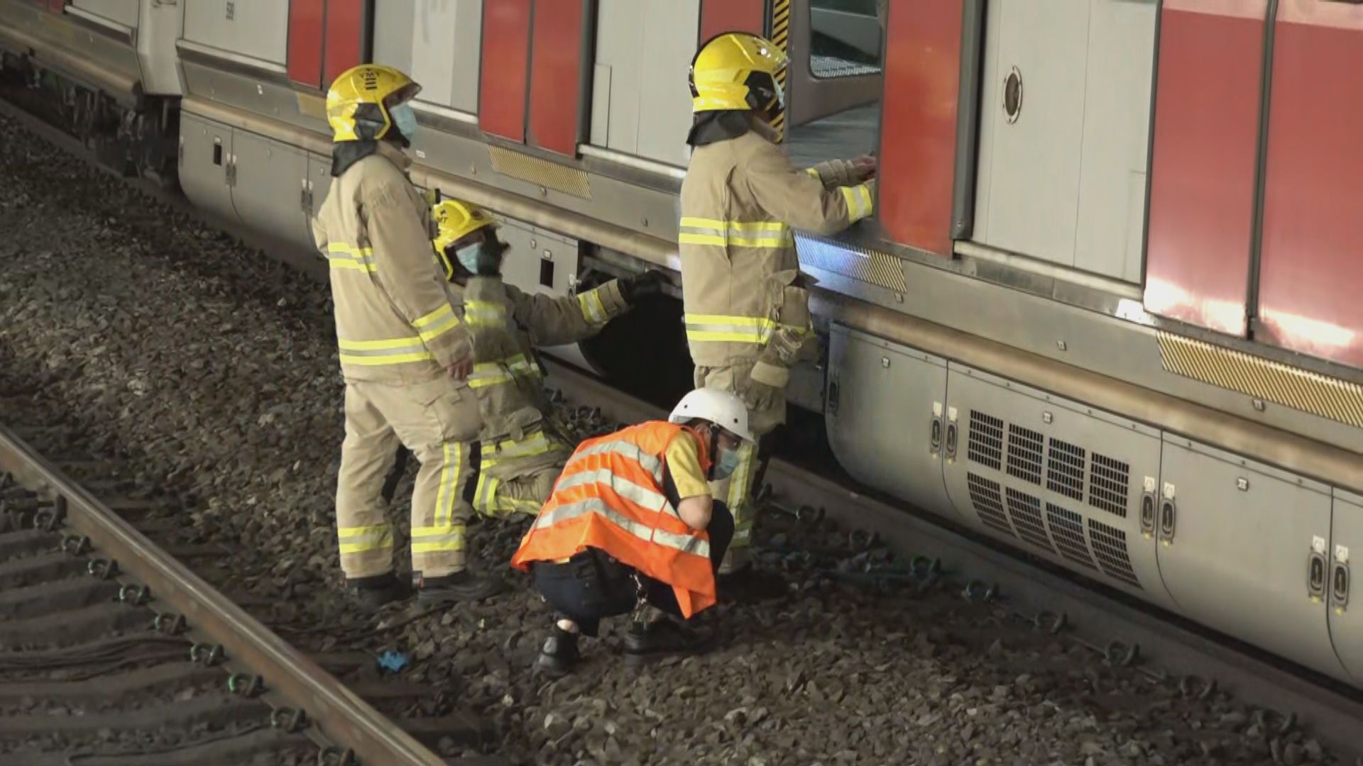 東鐵線旺角東站有人墮軌列車　服務一度受阻