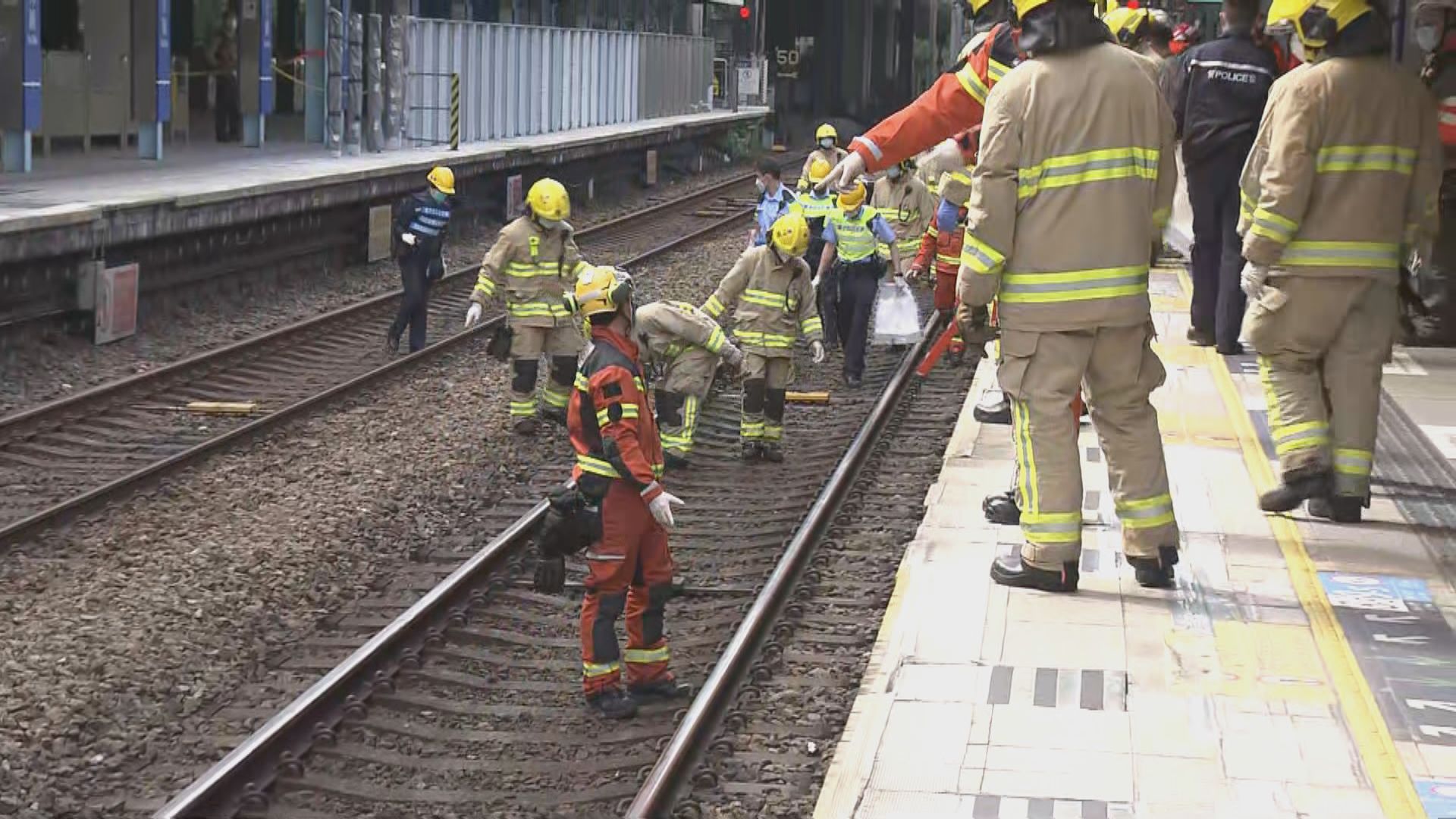 港鐵大圍站外籍漢墮軌亡　列車服務一度受阻