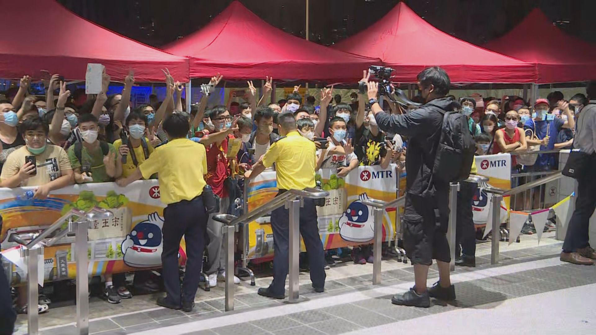 屯馬綫今日全綫通車　頭班車清晨開出