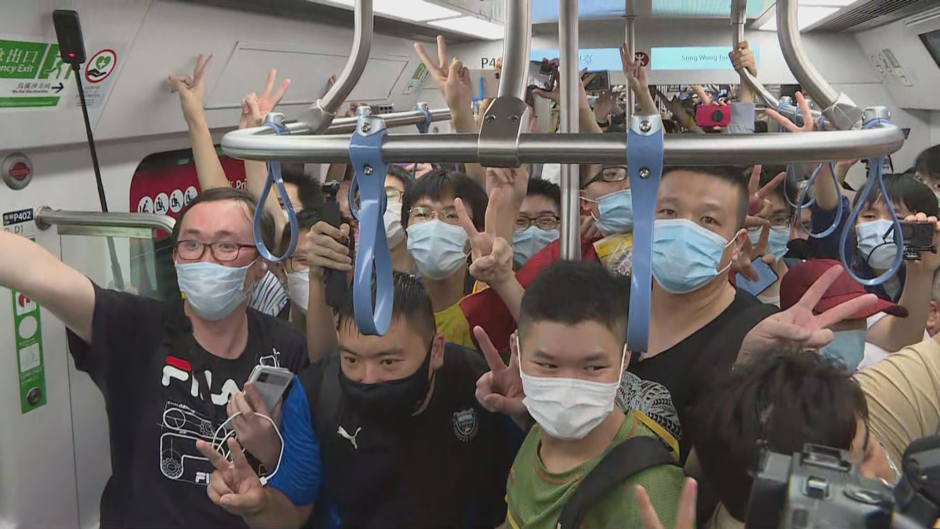 屯馬綫今日全綫通車　大批鐵路迷清晨到宋皇臺站外排隊