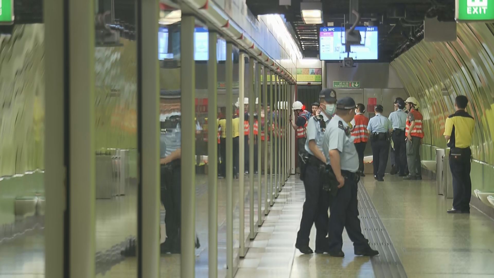 灣仔站幕門未能打開服務一度受阻  議員：應即時廣播