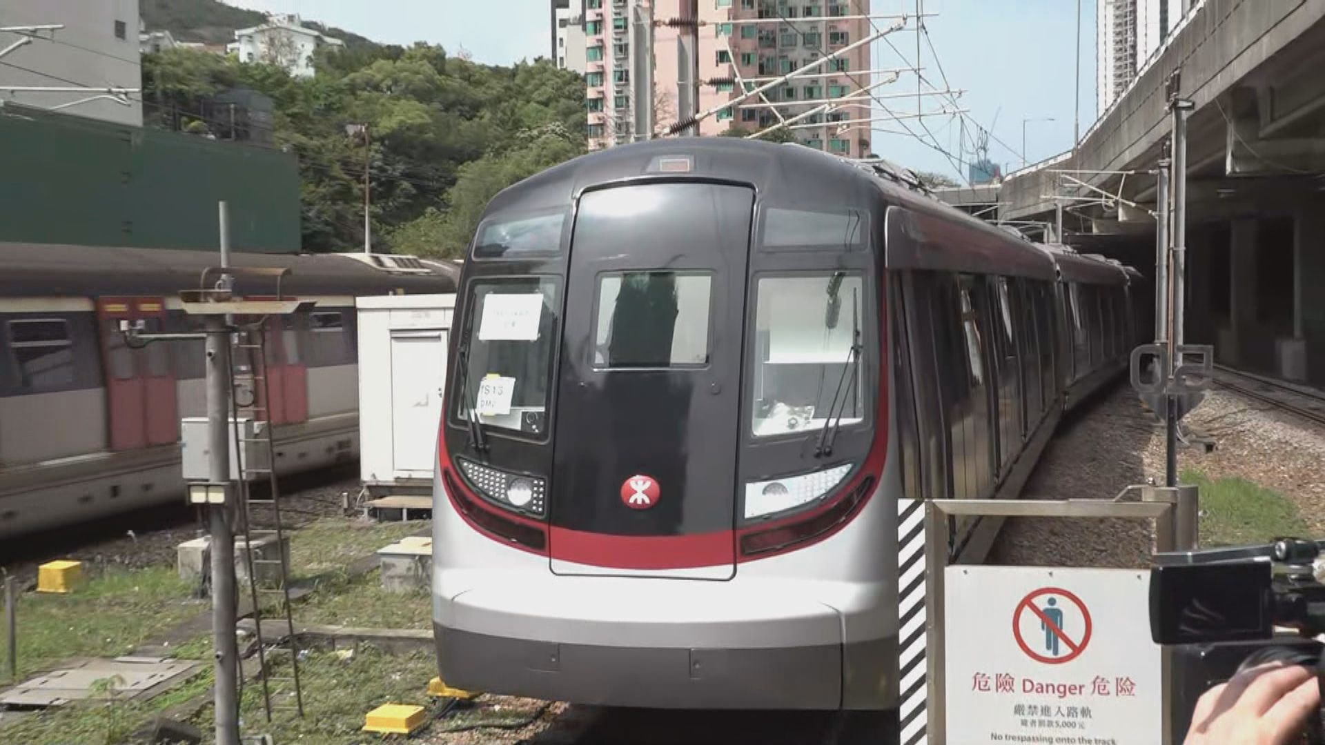 東鐵綫不載客列車火炭站附近故障　搶修近三小時回復正常