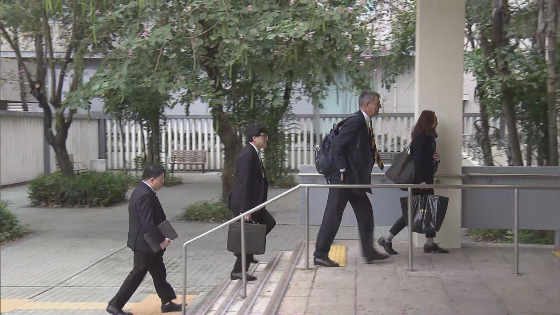 港鐵職員：曾因混凝土現蜂巢向禮頓發報告