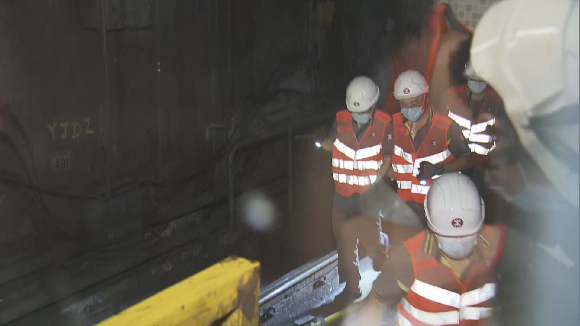 佐敦至荔景站列車服務暫停逾11小時　港鐵︰稍後會移走涉事列車