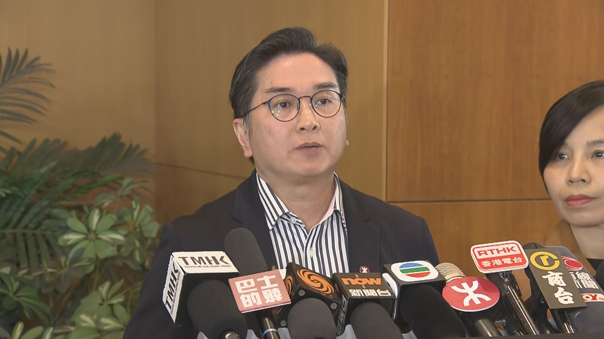 港鐵港島綫早上延誤約一小時　港鐵：訊號設備及工程車部件跌落路軌