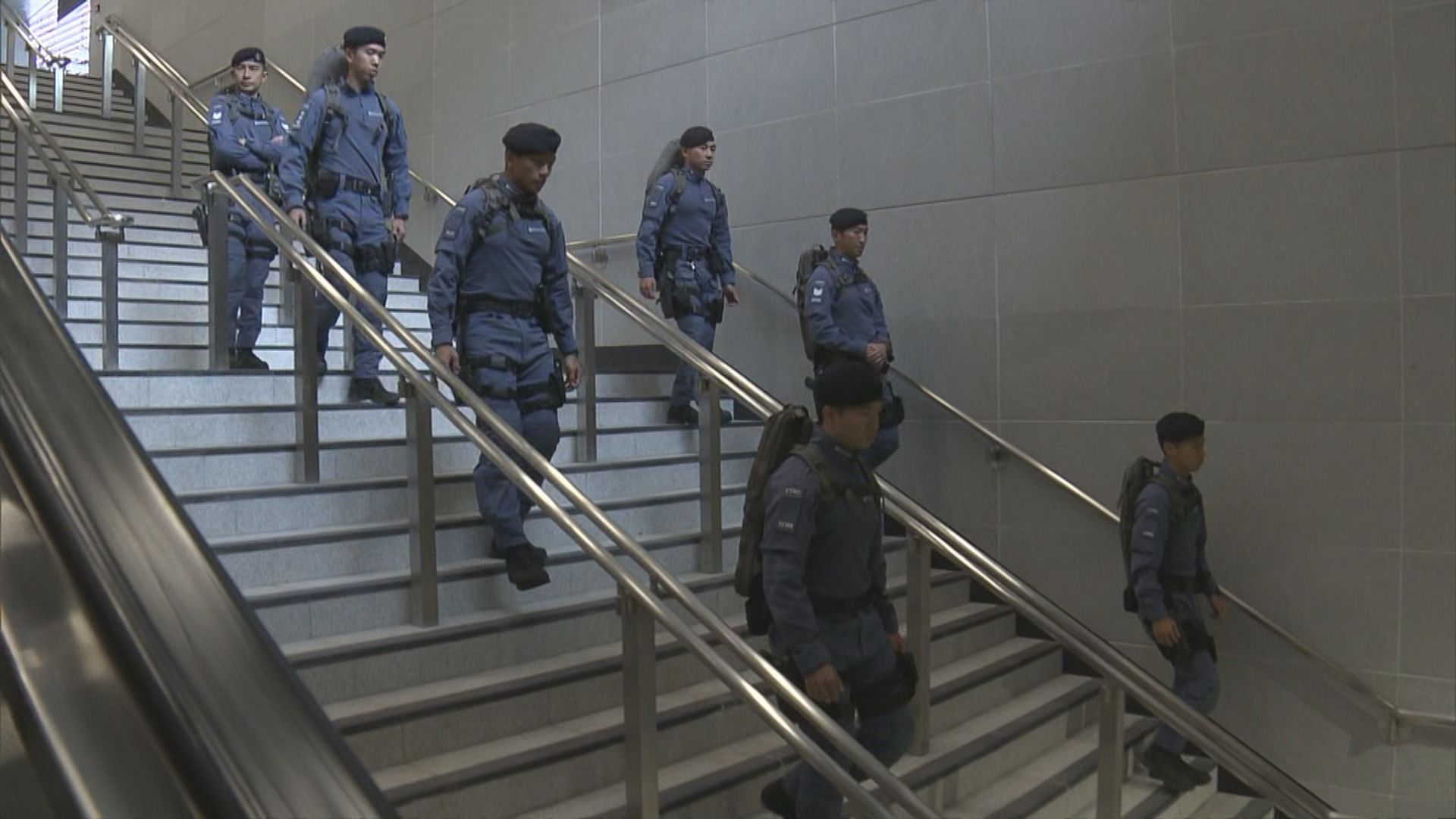 警方高姿態反恐巡邏　確保兩會期間治安穩定