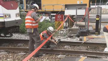鍾屋村輕鐵列車脫軌無人傷 初步懷疑涉及路軌外來物