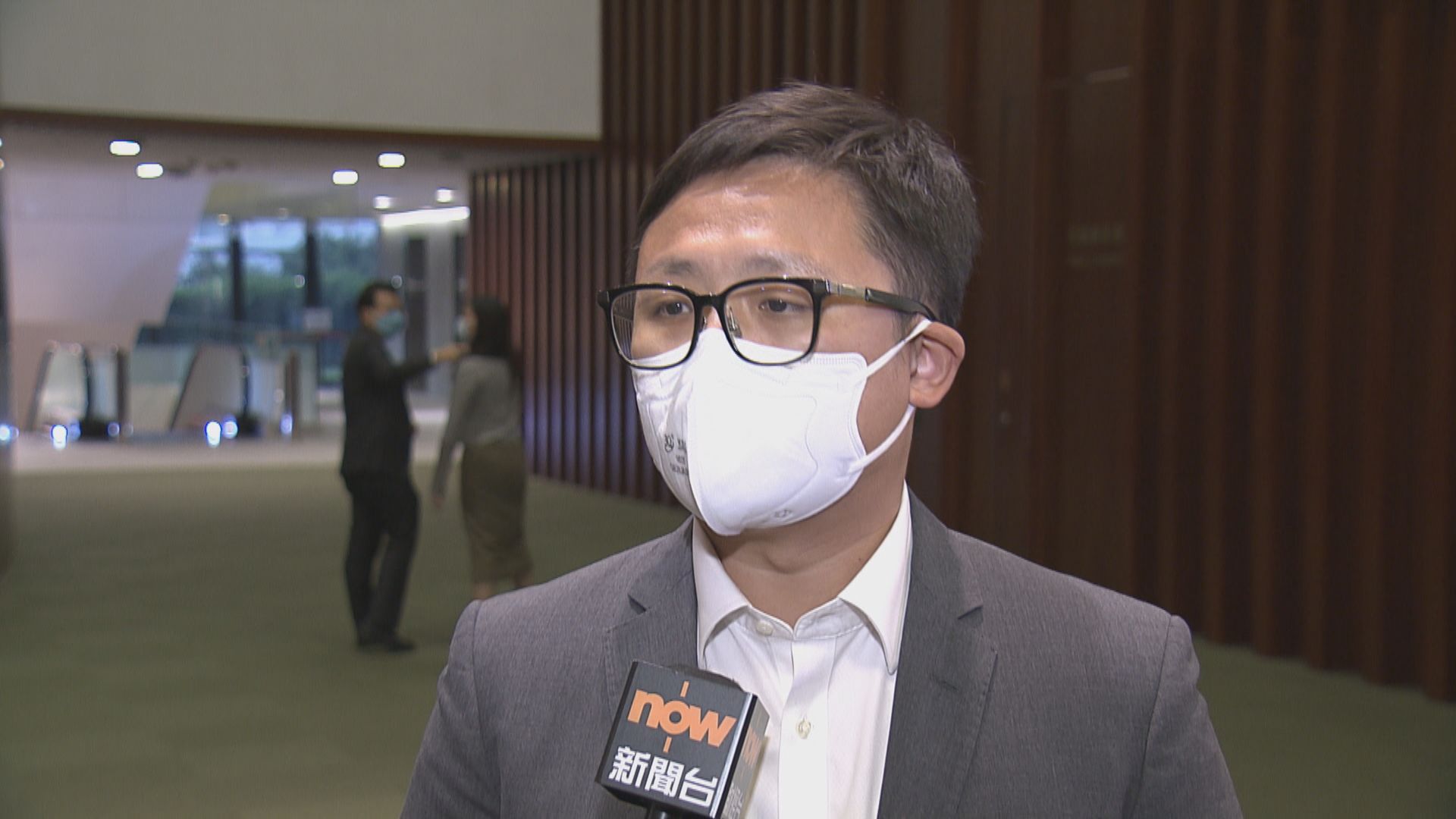 張欣宇︰乘客疏散有列車經過是警報系統失靈