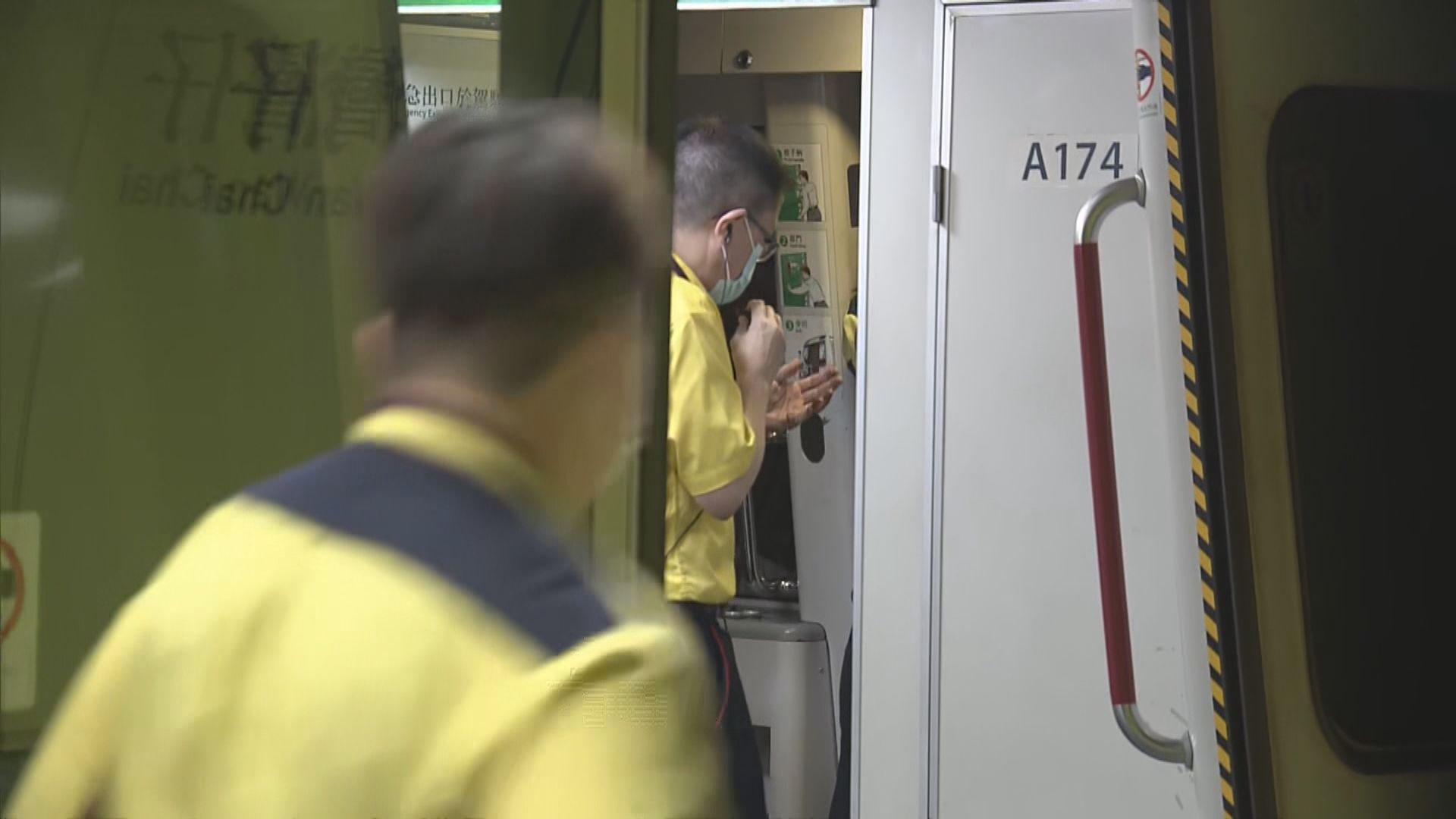 幕門故障服務一度受阻 港鐵：有乘客自行打開緊急出口