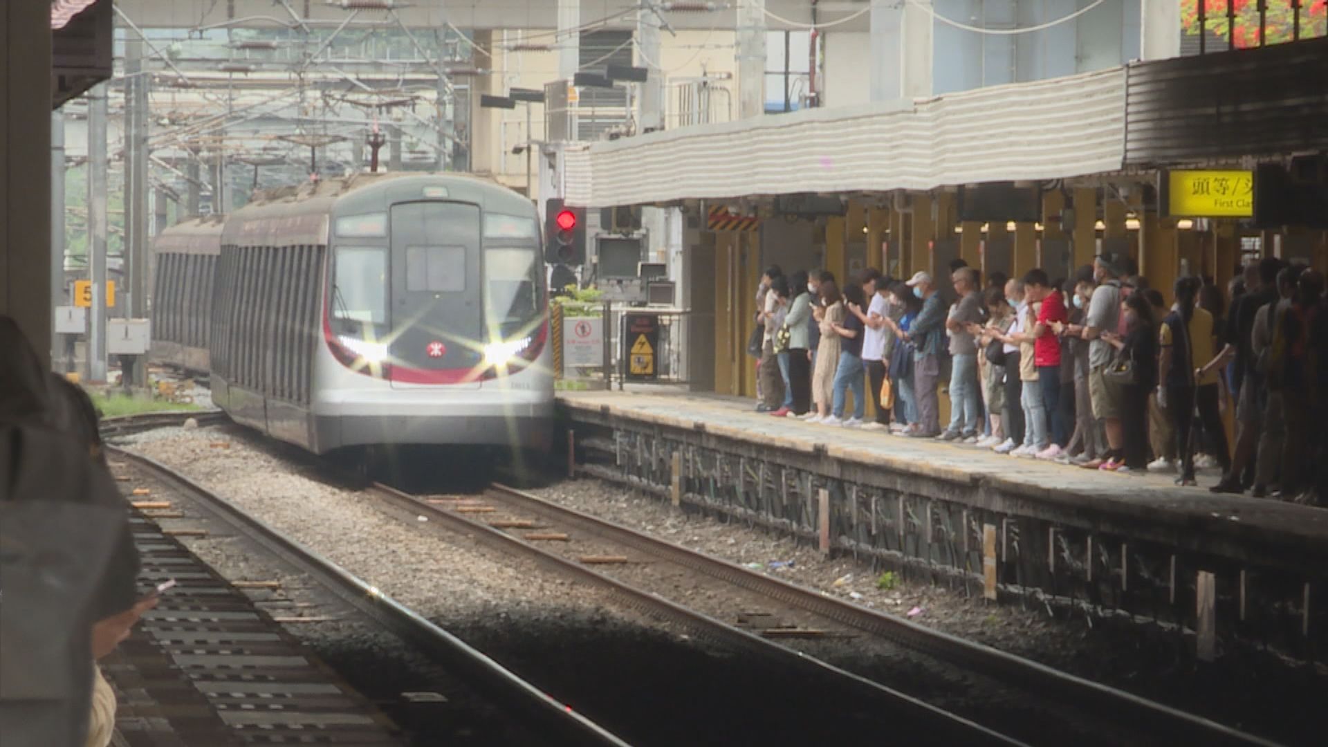 東鐵綫客量回復疫情前八成 港鐵指運力能應付內地客增
