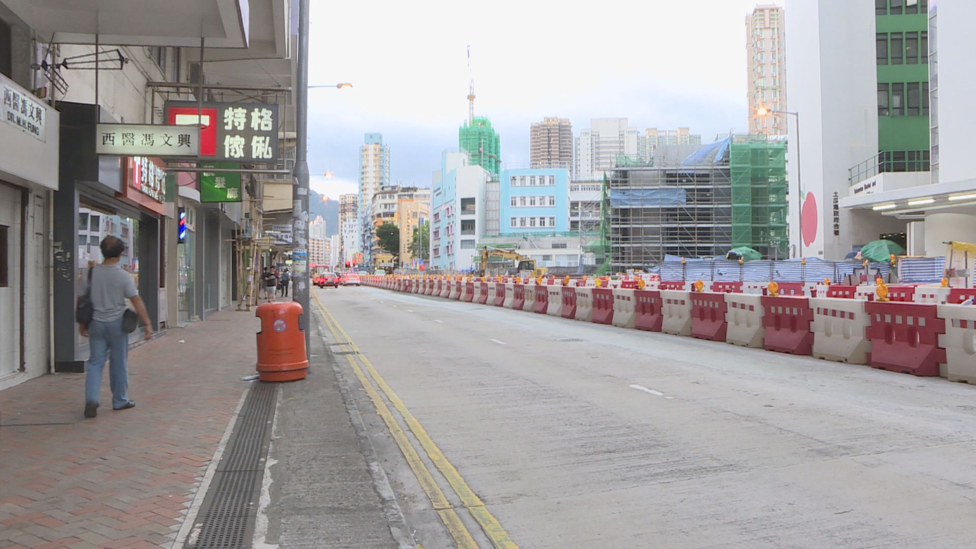 屋宇署和路政署同意會展站復工