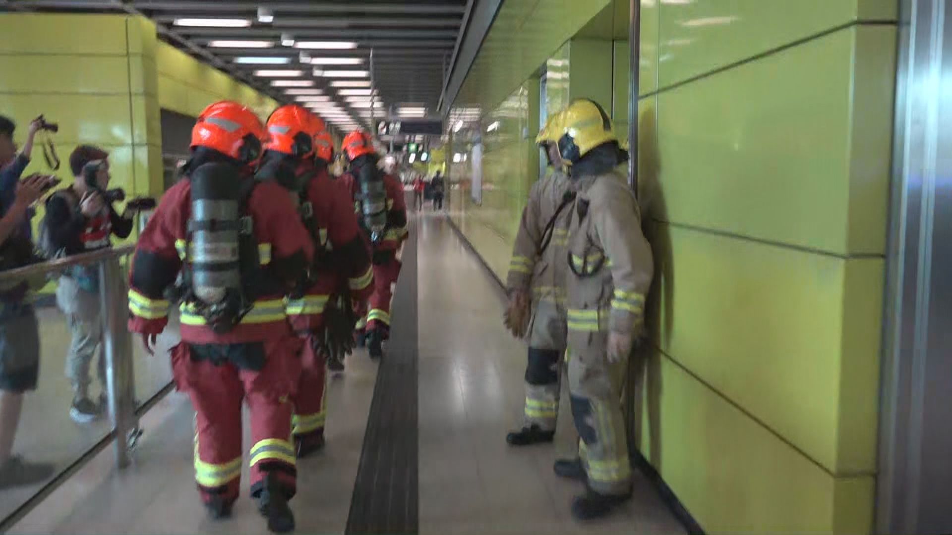 調景嶺站列車行駛期間冒煙　服務一度受阻