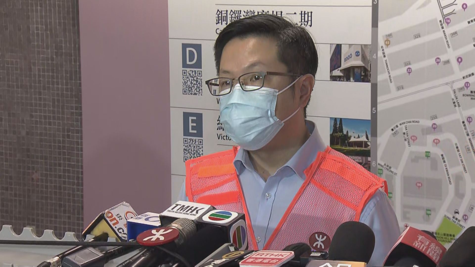 港鐵初步估計廣告牌部件移位擊中車門造成事故