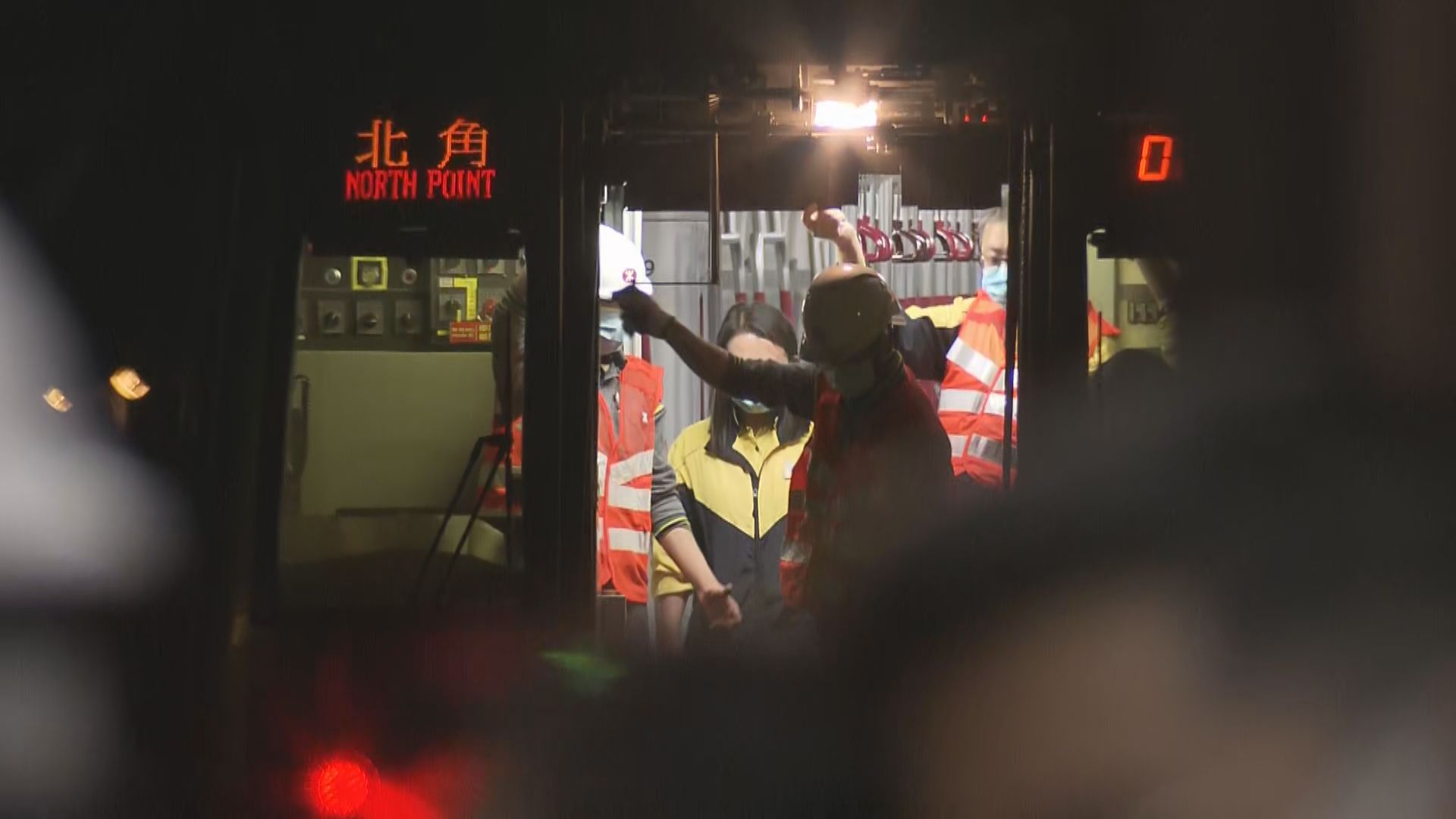 港鐵將軍澳綫列車故障　1500乘客疏散　中午陸續恢復正常