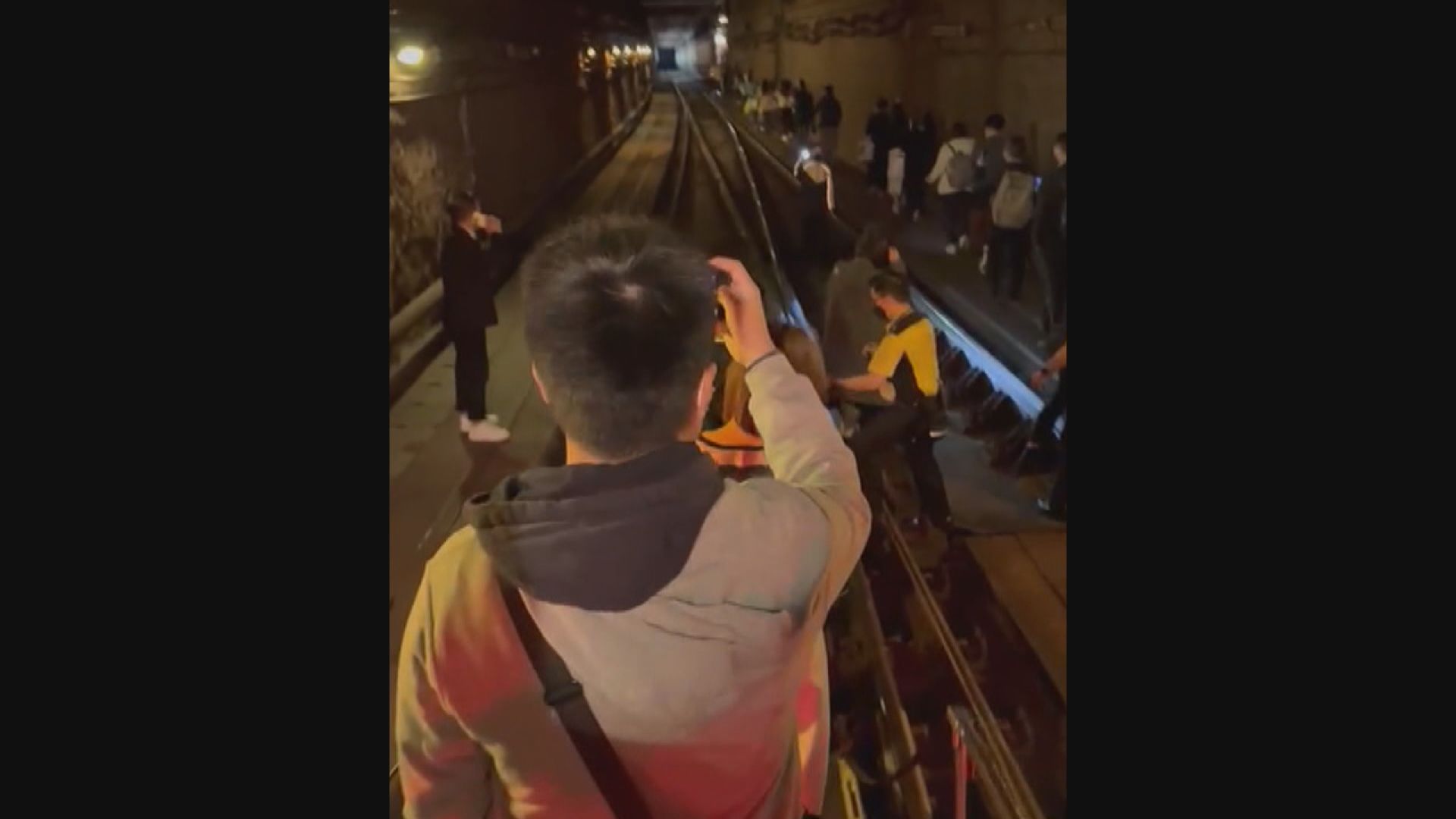 將軍澳綫「甩卡」事故　港鐵報告：車鈎固定緩衝器套環鬆脫導致