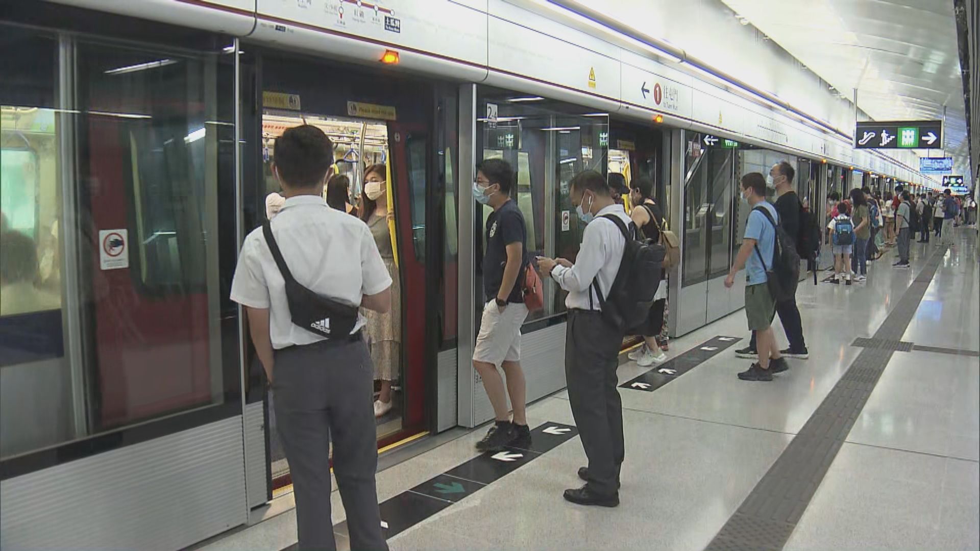 港鐵屯馬綫全線通車後首個上學日　土瓜灣站人流不算多