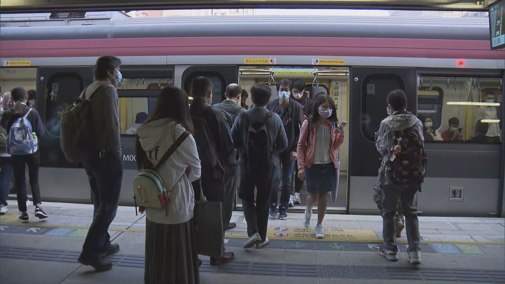 東鐵綫改換九卡列車首個上班日　有乘客批安排混亂