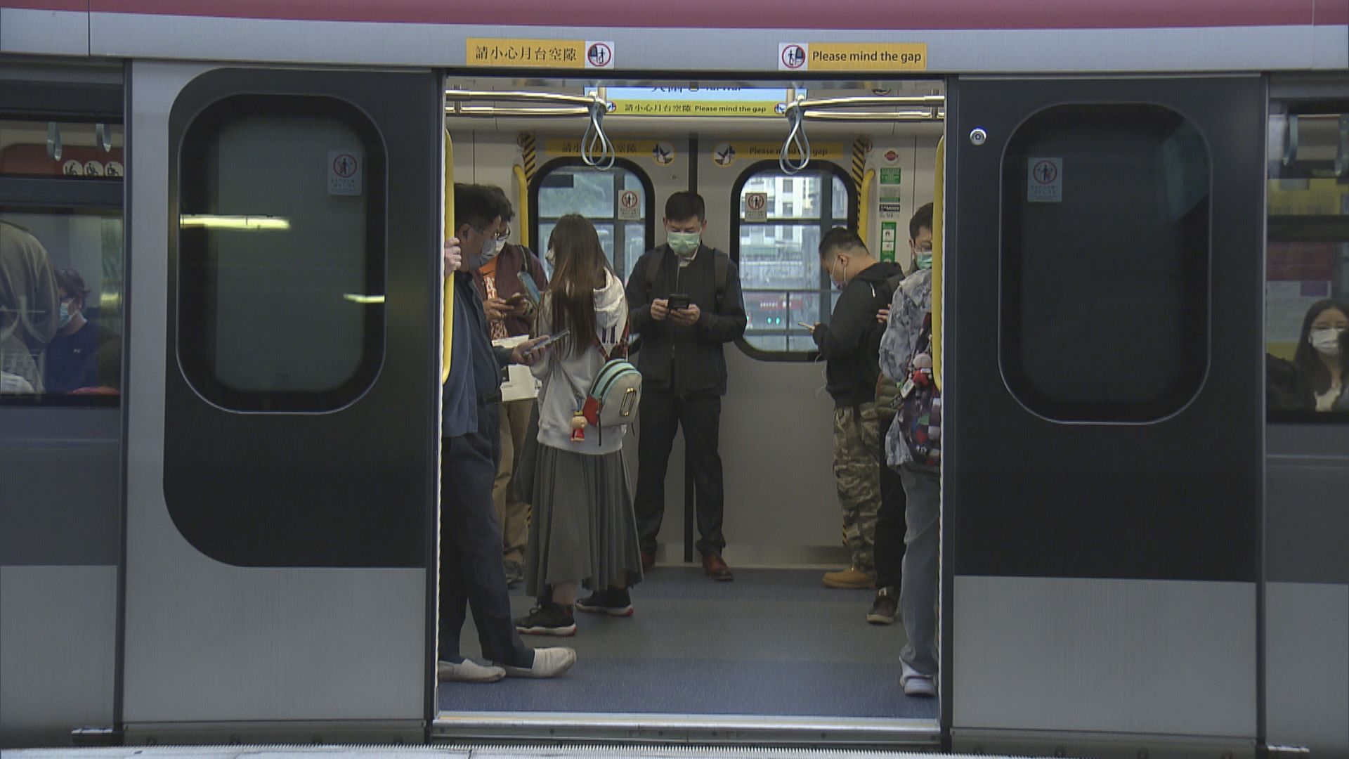 【首個上班日】東鐵綫一列九卡列車疑機件故障　服務一度受阻